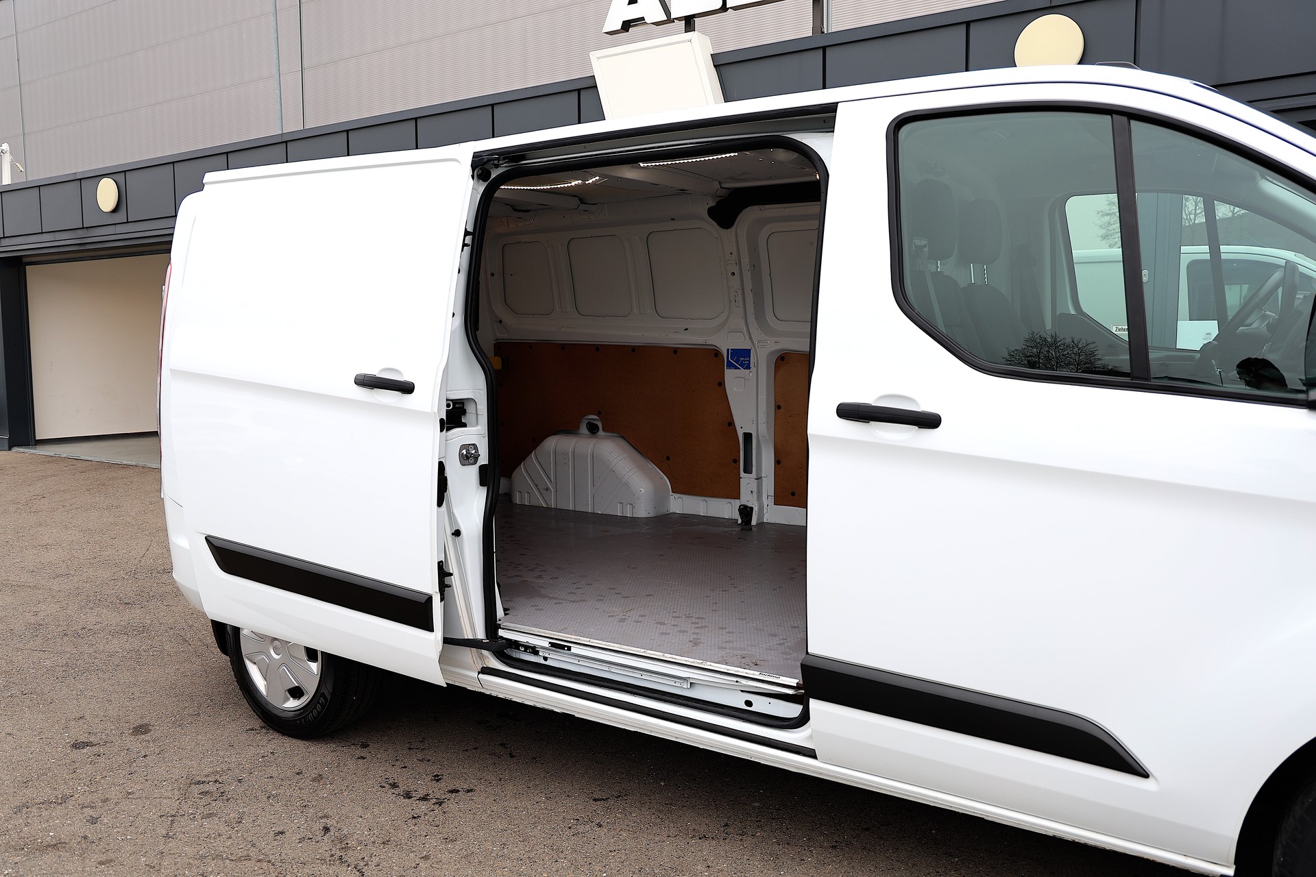 FORD Transit Custom Van 320 L2H1 Trend-image-5