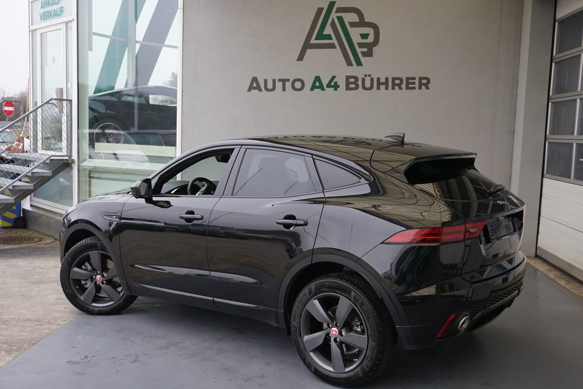 JAGUAR E-Pace P250 R-Dynamic SE AWD aus erster Hand!! 100% Benziner-image-5