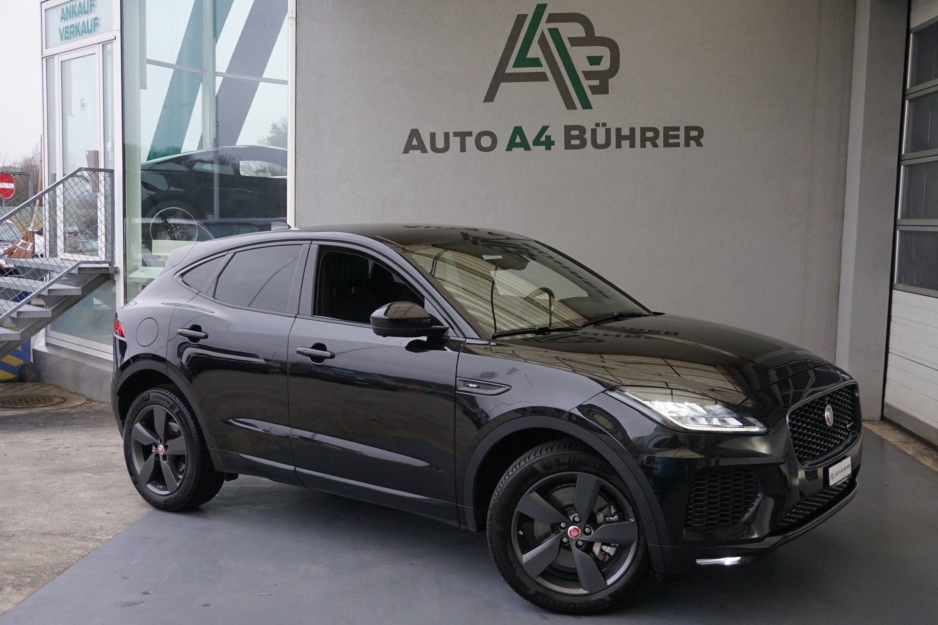 JAGUAR E-Pace P250 R-Dynamic SE AWD aus erster Hand!! 100% Benziner-showroom-element-1