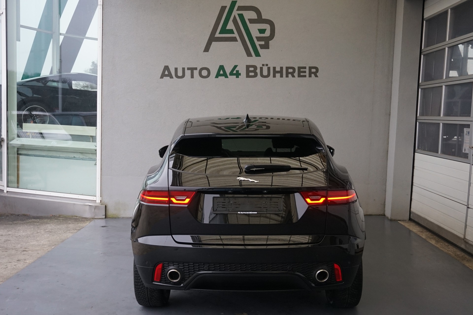 JAGUAR E-Pace P250 R-Dynamic SE AWD aus erster Hand!! 100% Benziner-image-9