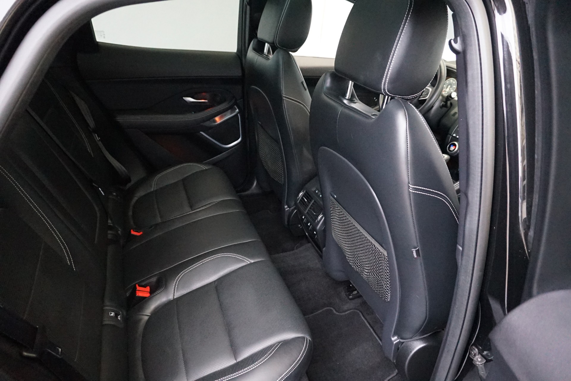 JAGUAR E-Pace P250 R-Dynamic SE AWD aus erster Hand!! 100% Benziner-image-21