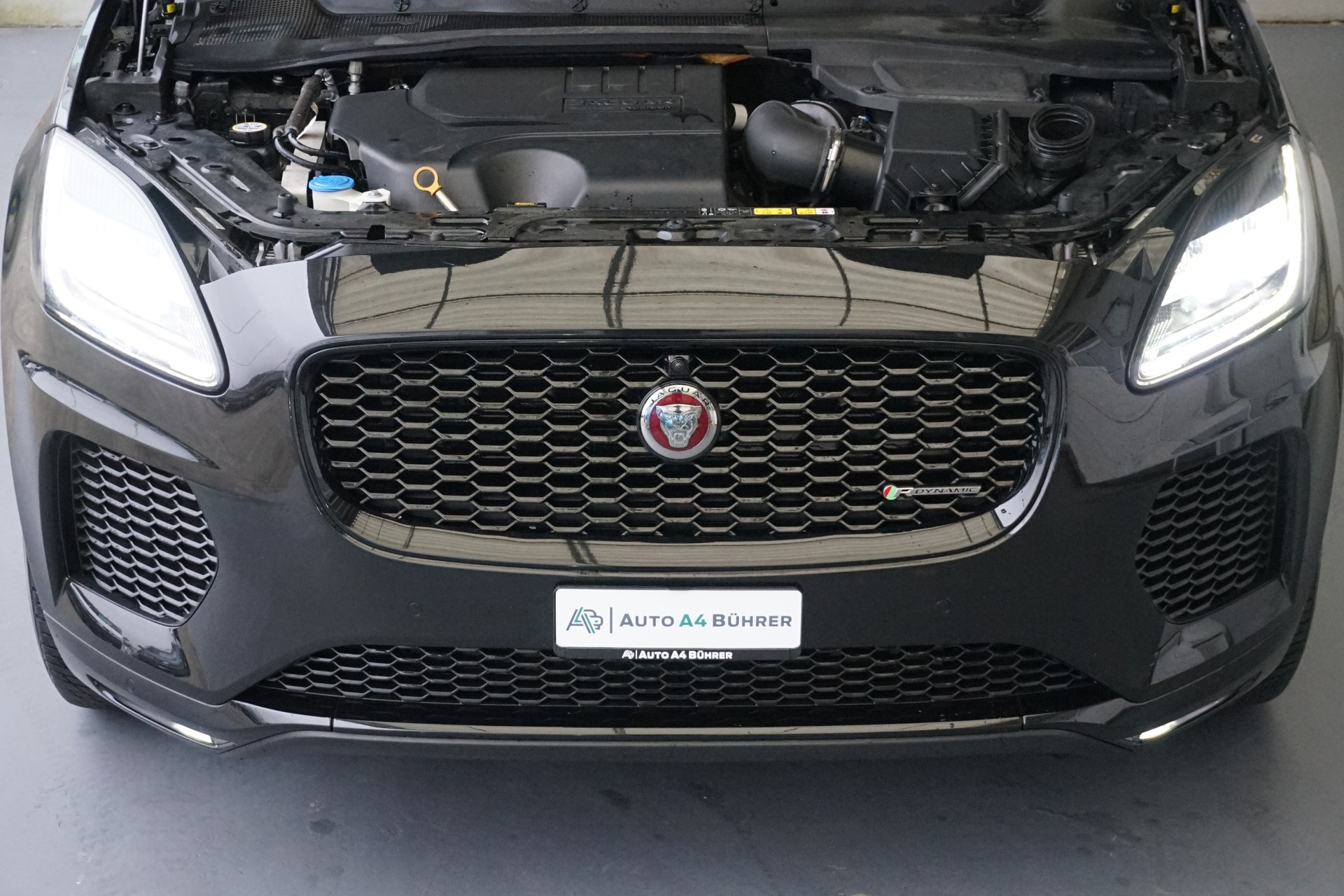 JAGUAR E-Pace P250 R-Dynamic SE AWD aus erster Hand!! 100% Benziner-image-11