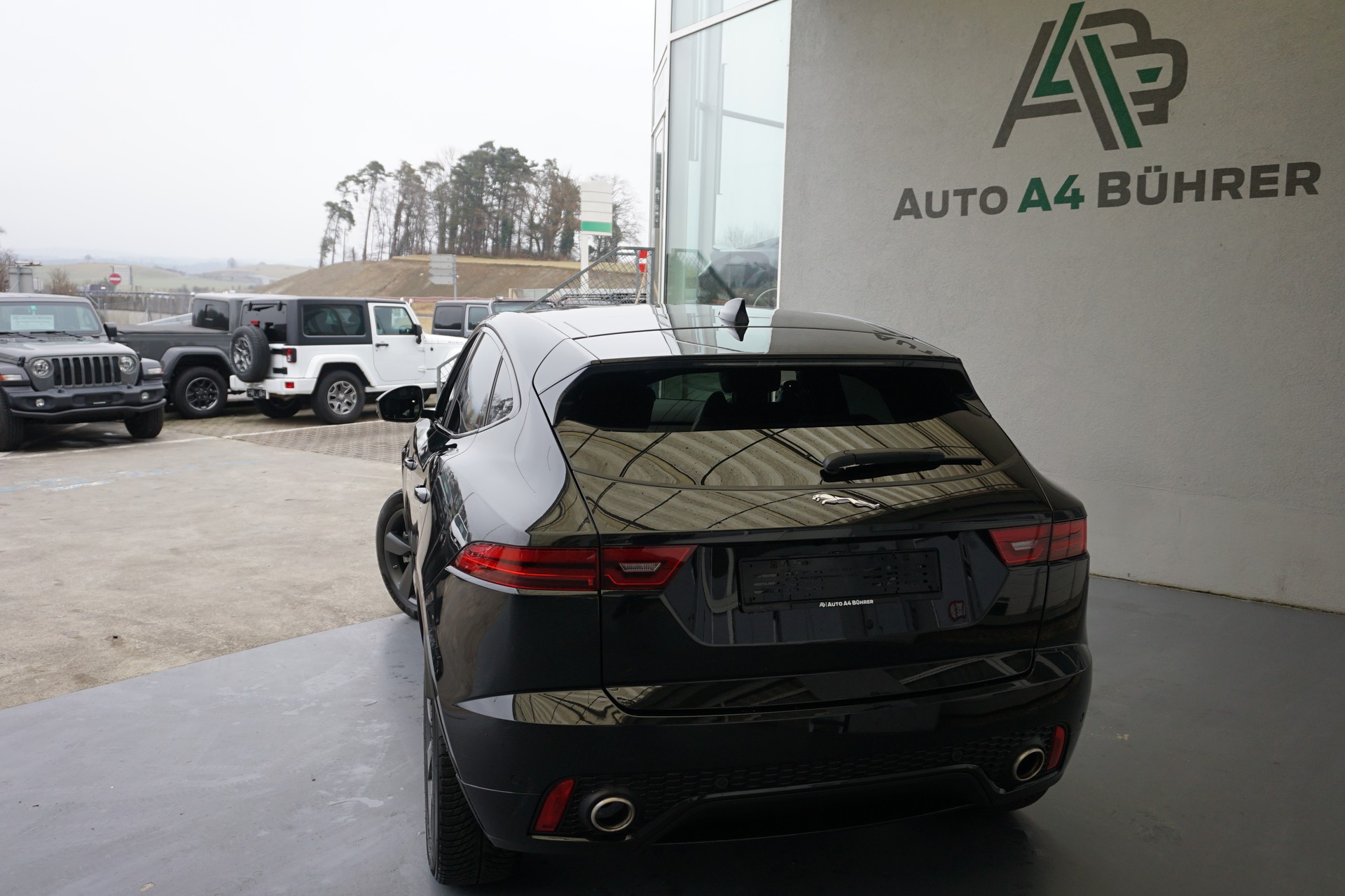 JAGUAR E-Pace P250 R-Dynamic SE AWD aus erster Hand!! 100% Benziner-image-6