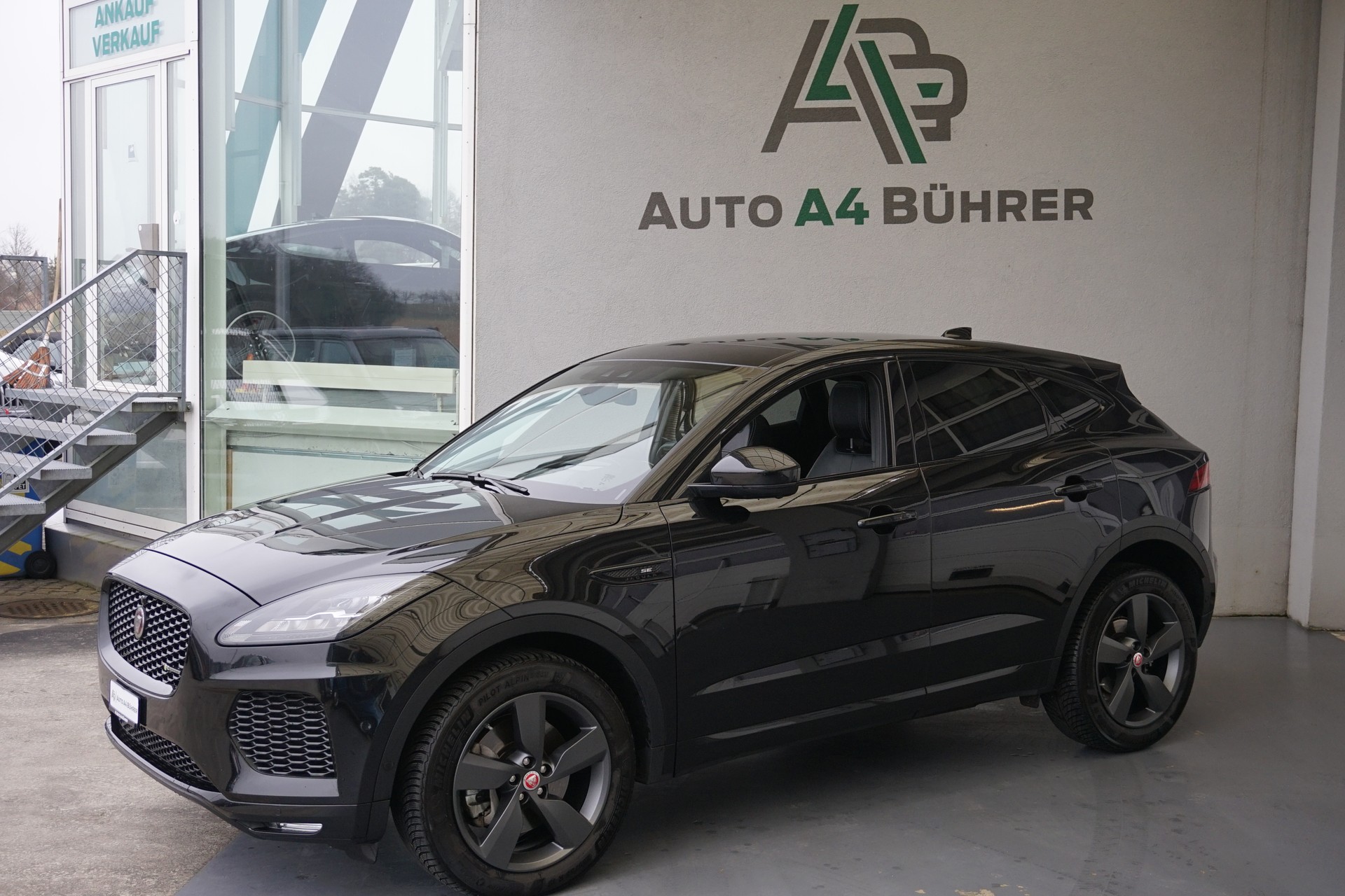 JAGUAR E-Pace P250 R-Dynamic SE AWD aus erster Hand!! 100% Benziner-showroom-element-3