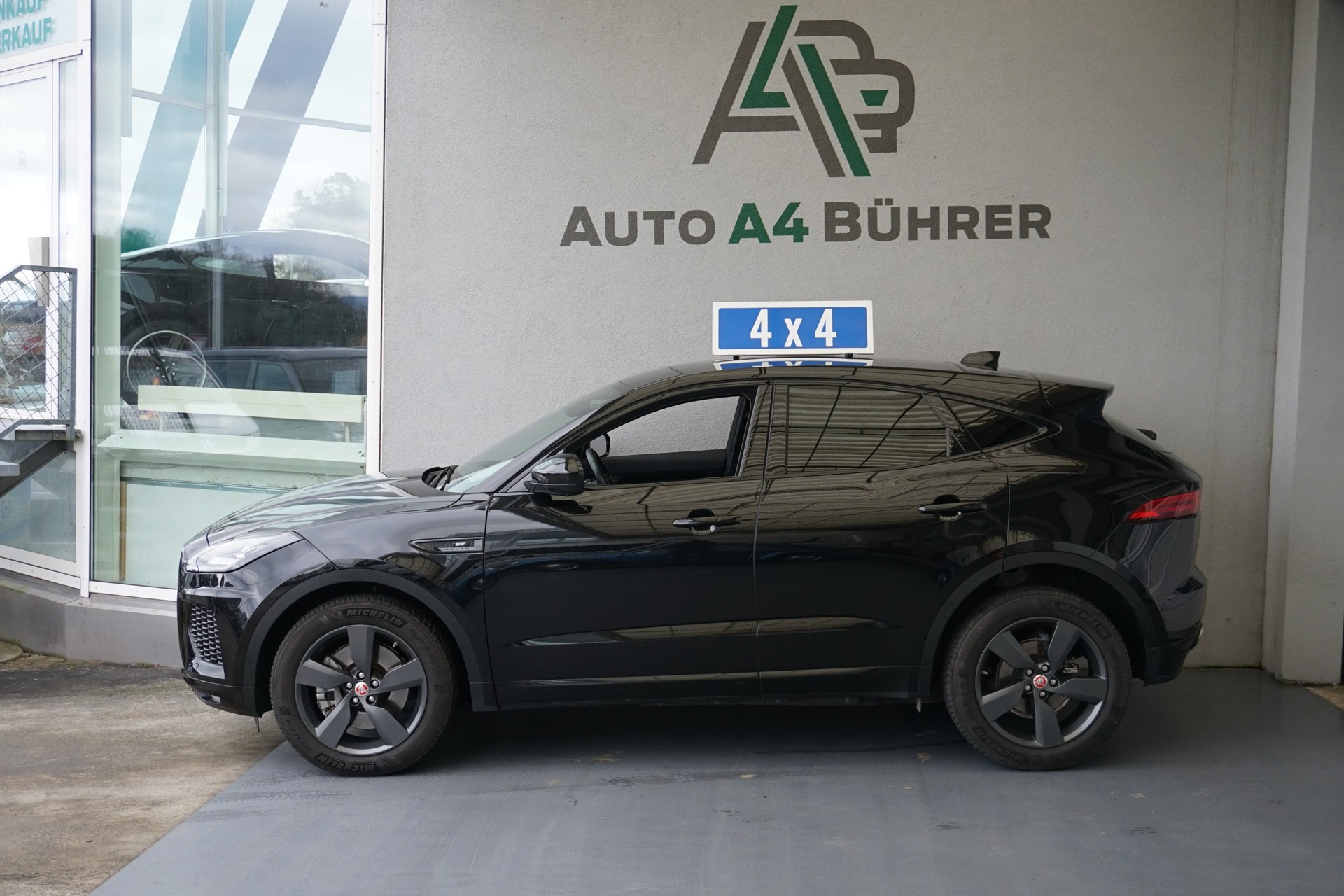 JAGUAR E-Pace P250 R-Dynamic SE AWD aus erster Hand!! 100% Benziner