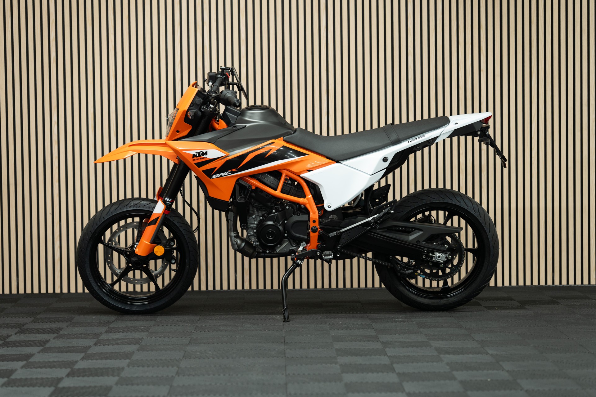 KTM 125 SMC R mit Kurzheck und SuMo-Spiegelumbau-image-1