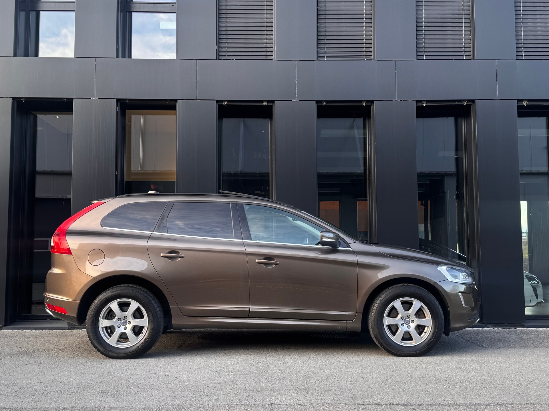 VOLVO XC60 T5 Momentum Powershift-image-9