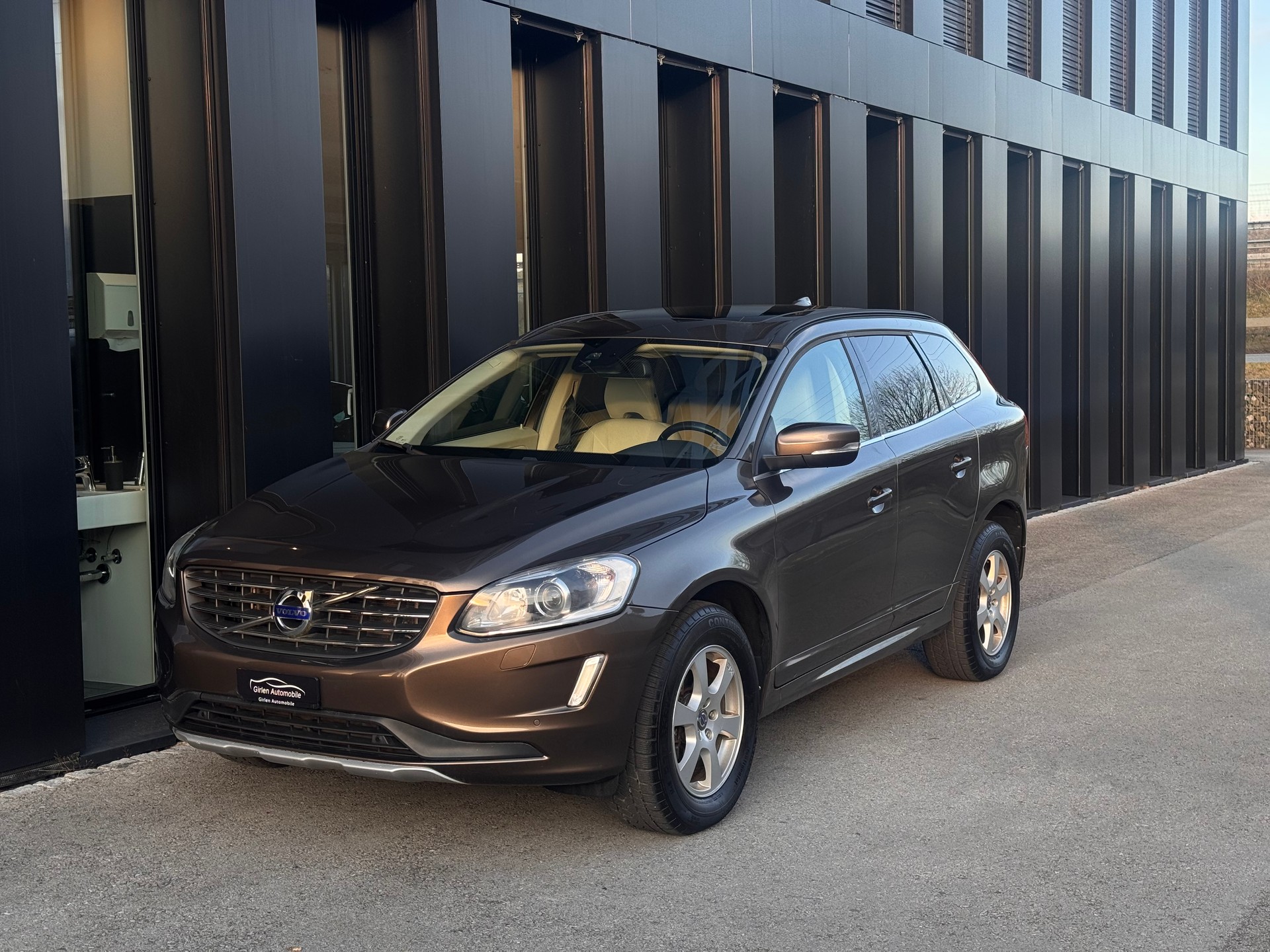 VOLVO XC60 T5 Momentum Powershift-image-2