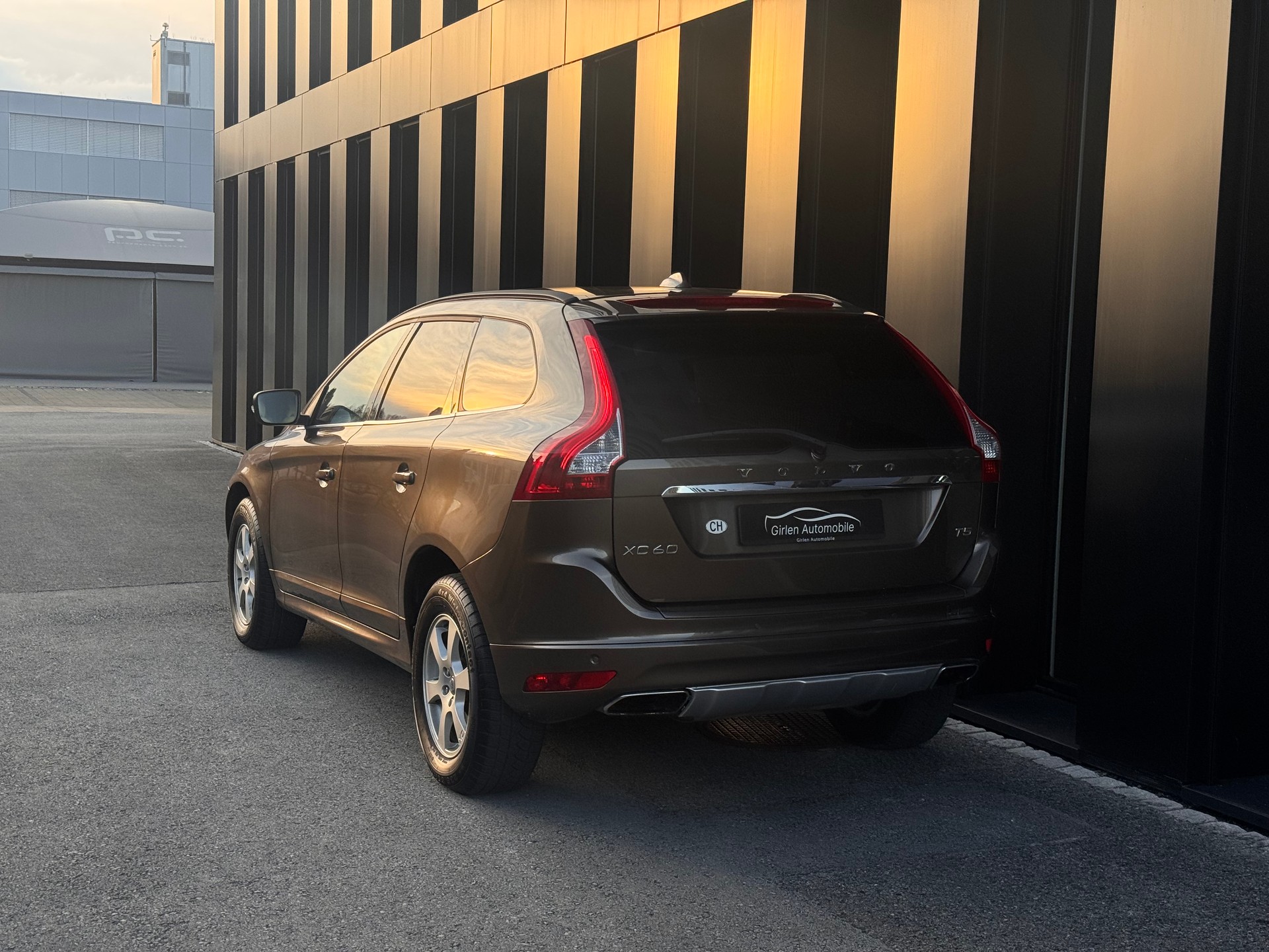 VOLVO XC60 T5 Momentum Powershift-image-4