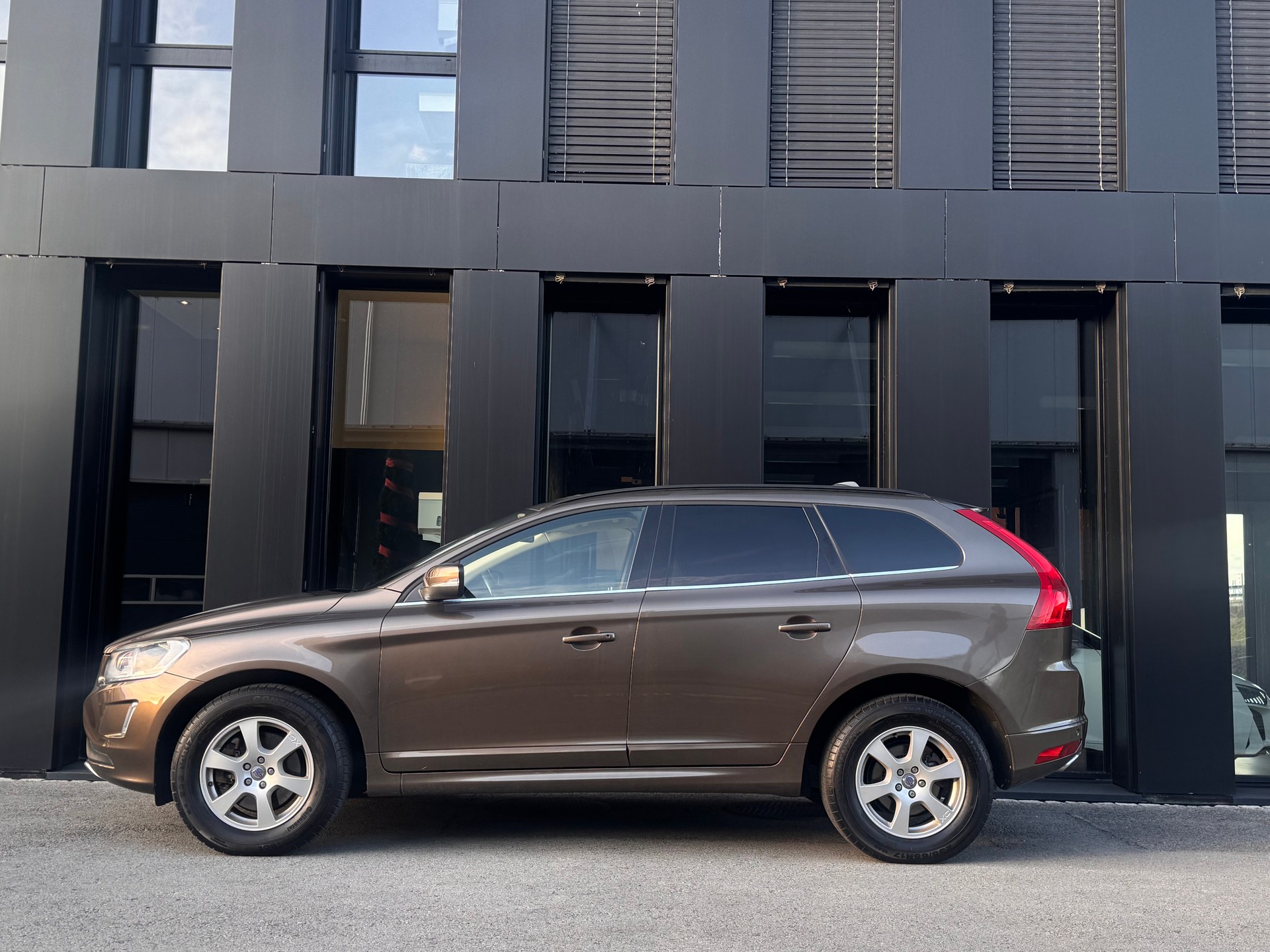 VOLVO XC60 T5 Momentum Powershift-image-3