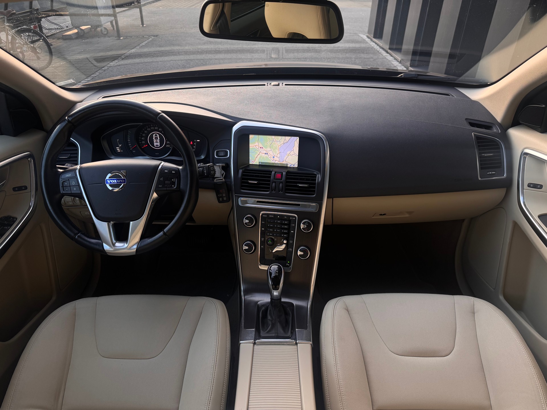 VOLVO XC60 T5 Momentum Powershift-image-13