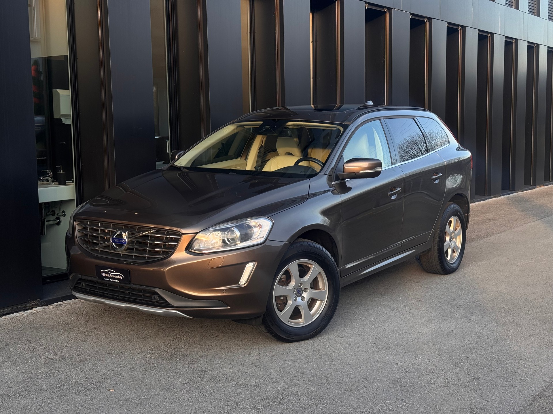 VOLVO XC60 T5 Momentum Powershift