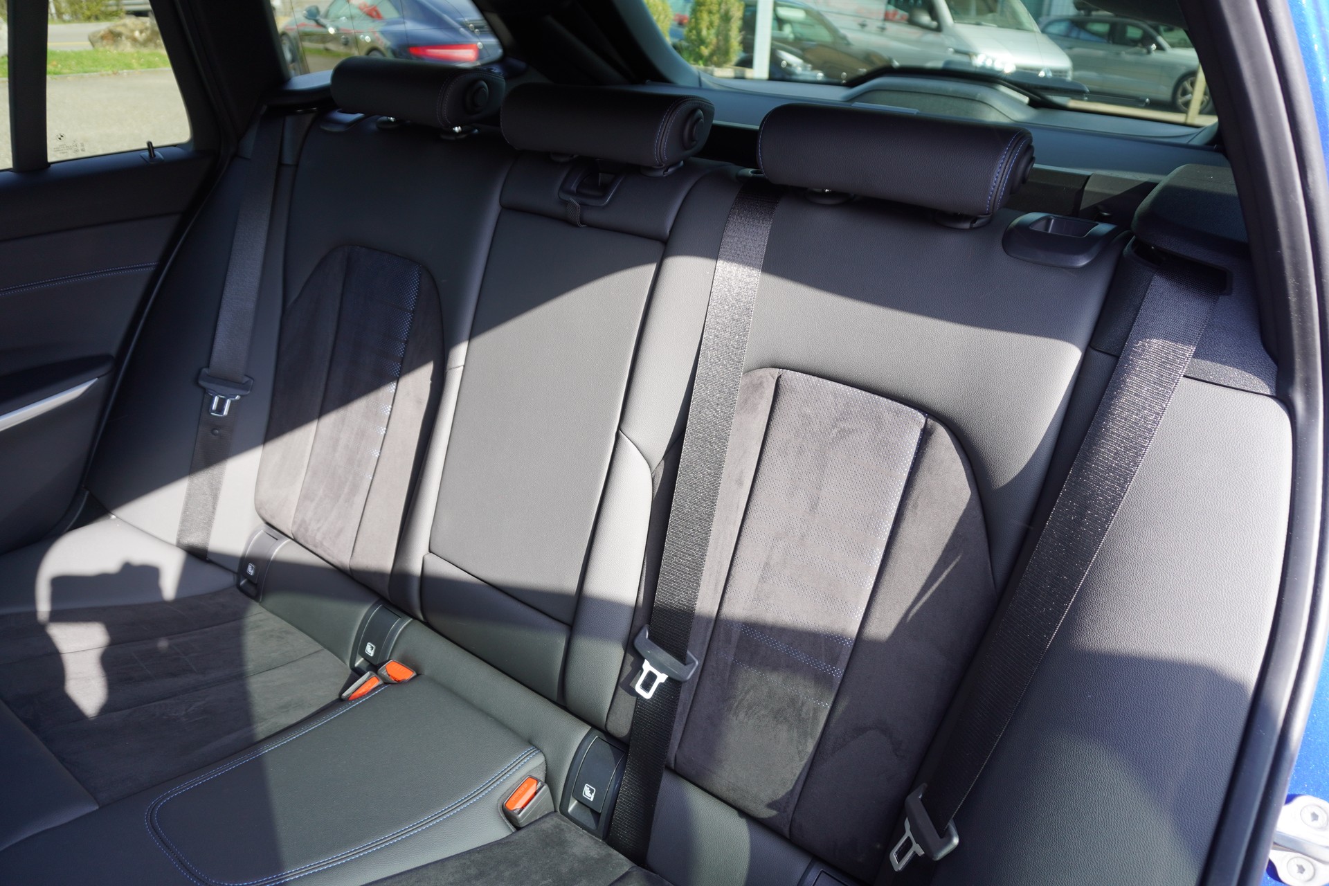 BMW 320d xDrive 48V Touring Steptronic M Sport-image-19