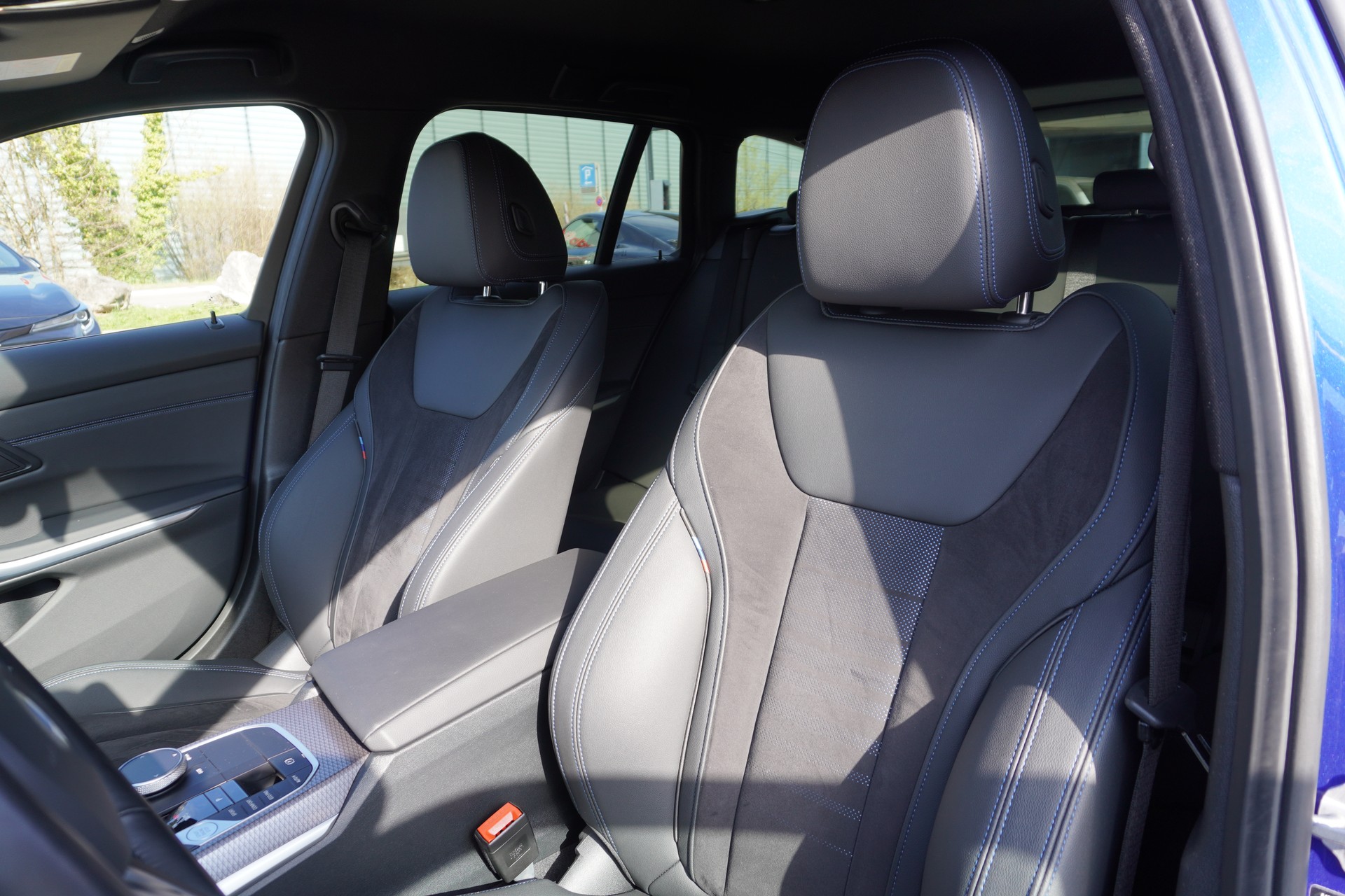 BMW 320d xDrive 48V Touring Steptronic M Sport-image-18