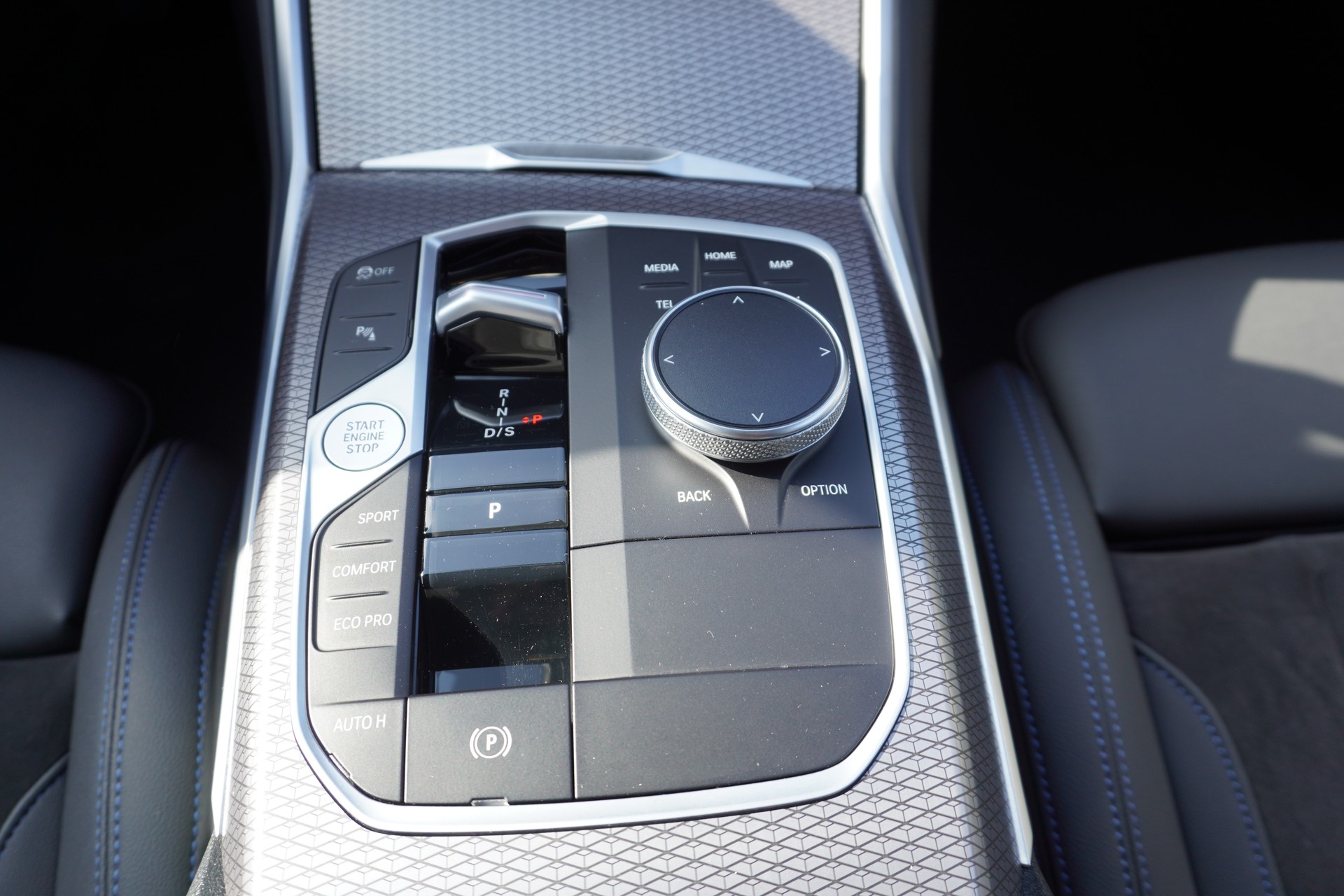 BMW 320d xDrive 48V Touring Steptronic M Sport-image-21