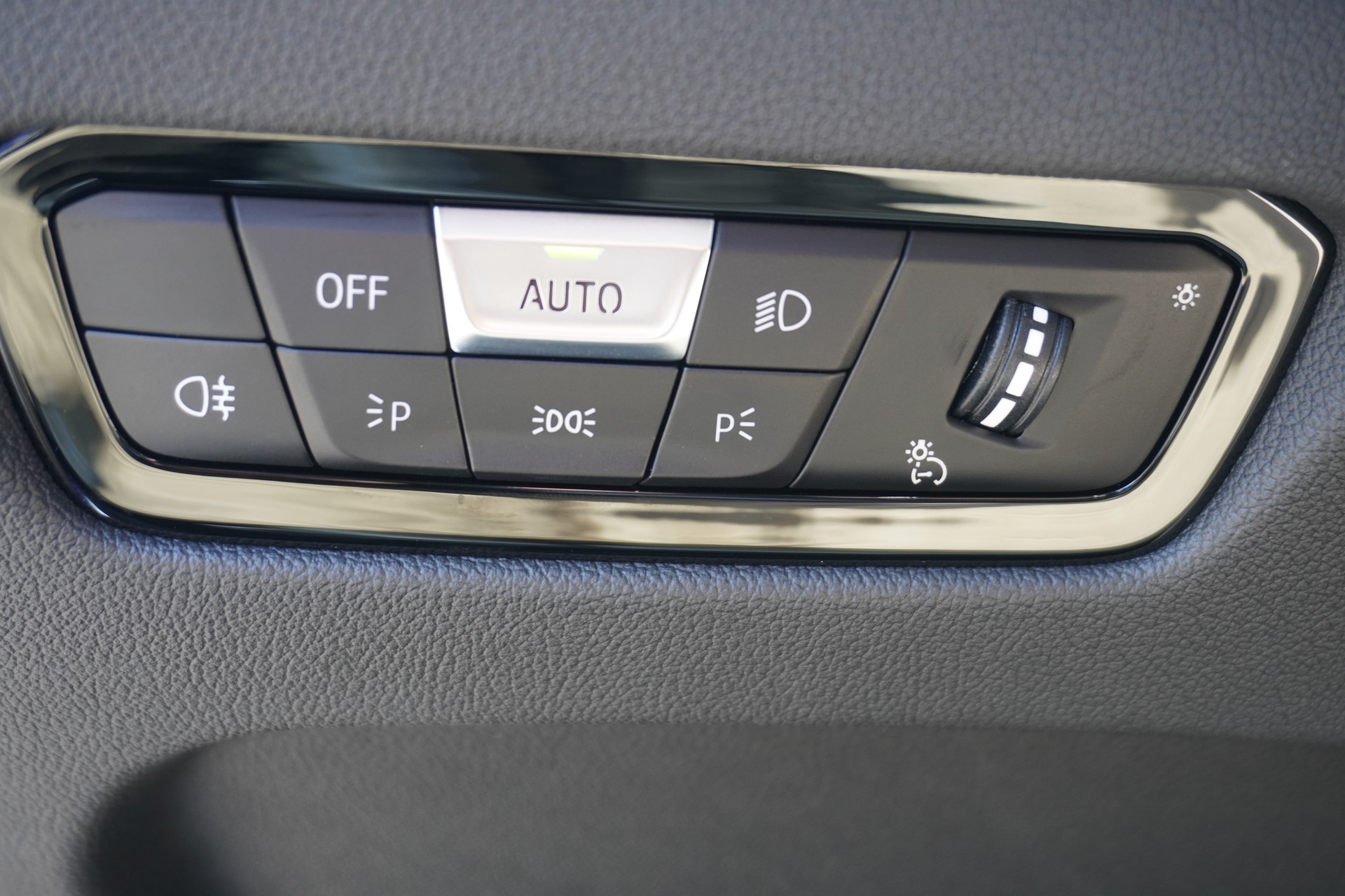 BMW 320d xDrive 48V Touring Steptronic M Sport-image-23