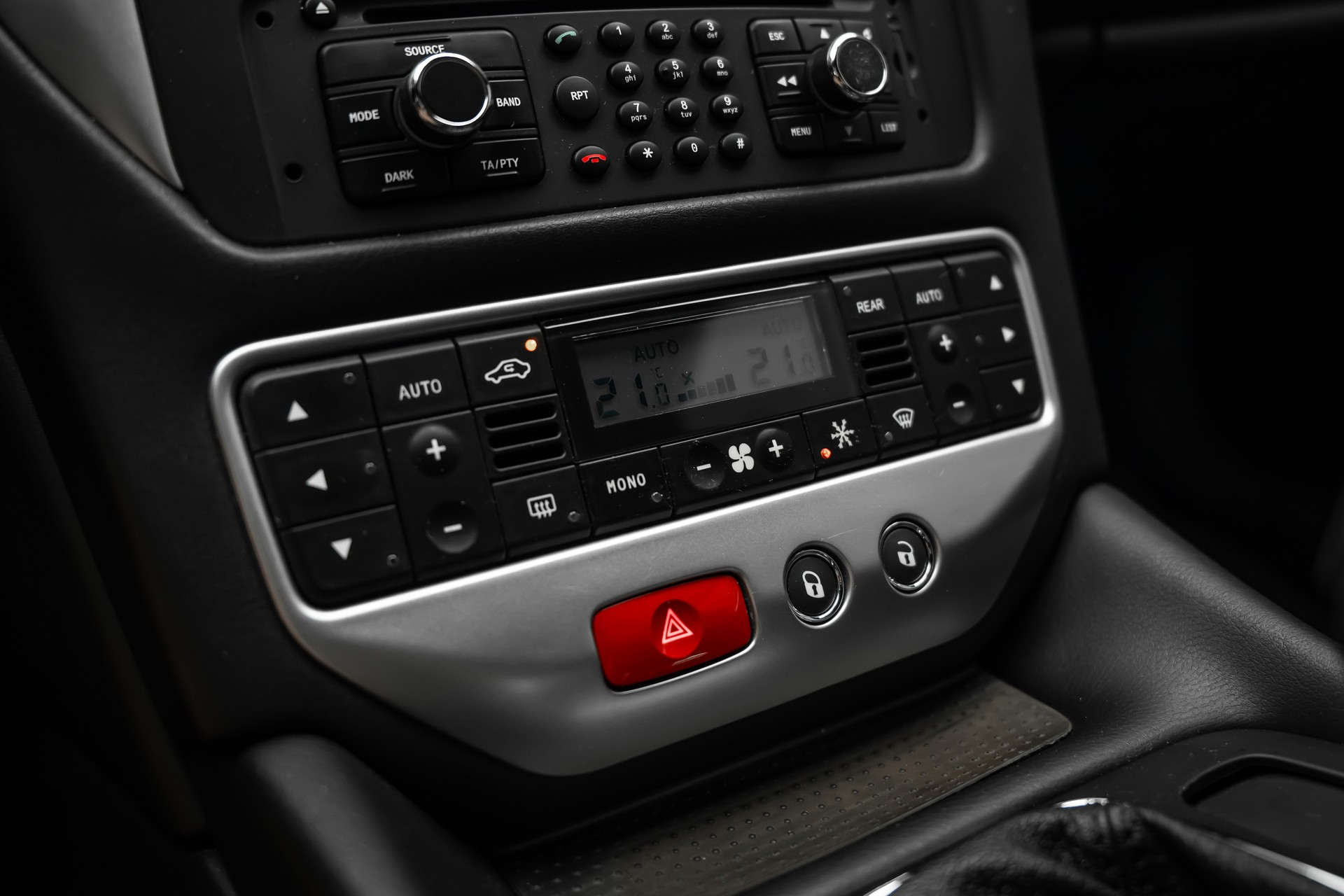 MASERATI GranTurismo S Automatica * 4,7 V8 MIT MEGA SOUND & SEHR VIEL FAHRSPASS * LEASING AB 362.- *-image-24