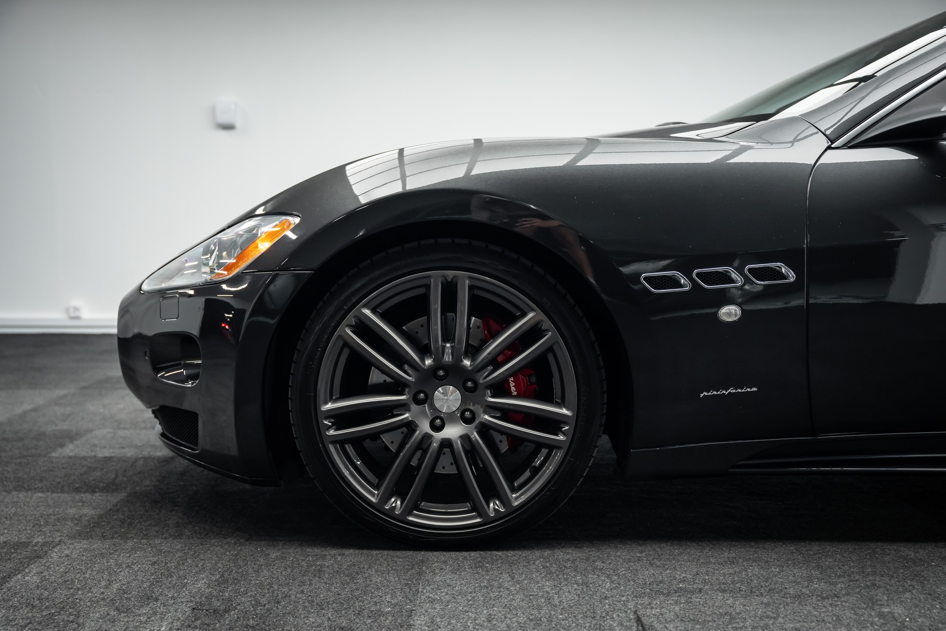 MASERATI GranTurismo S Automatica * 4,7 V8 MIT MEGA SOUND & SEHR VIEL FAHRSPASS * LEASING AB 362.- *-showroom-element-1