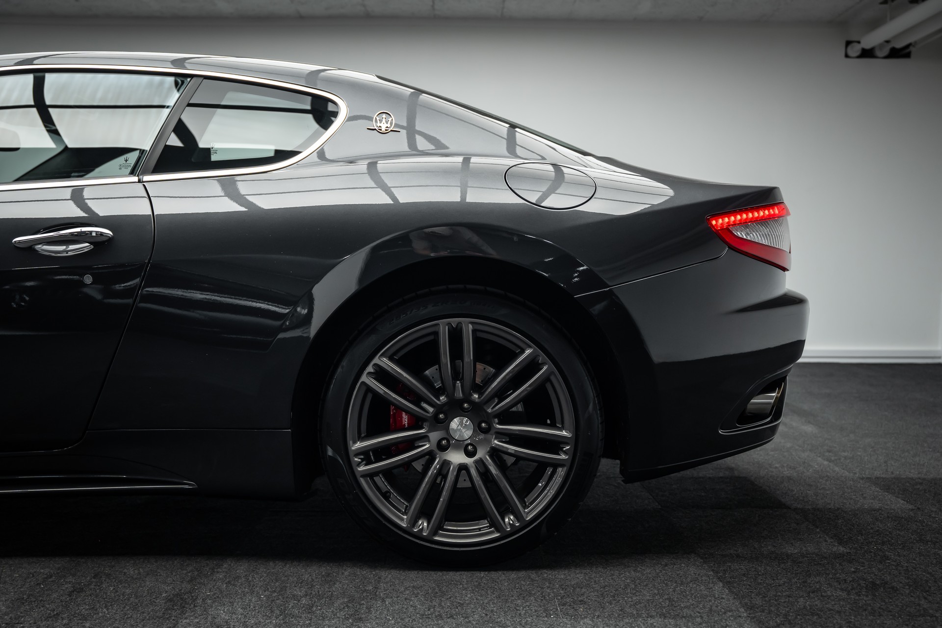 MASERATI GranTurismo S Automatica * 4,7 V8 MIT MEGA SOUND & SEHR VIEL FAHRSPASS * LEASING AB 362.- *-showroom-element-2