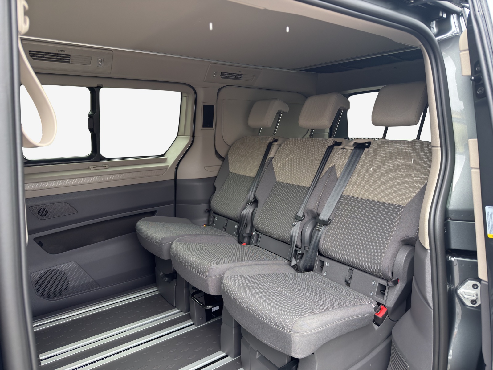 VW California 2.0 TDI Beach Tour-image-11