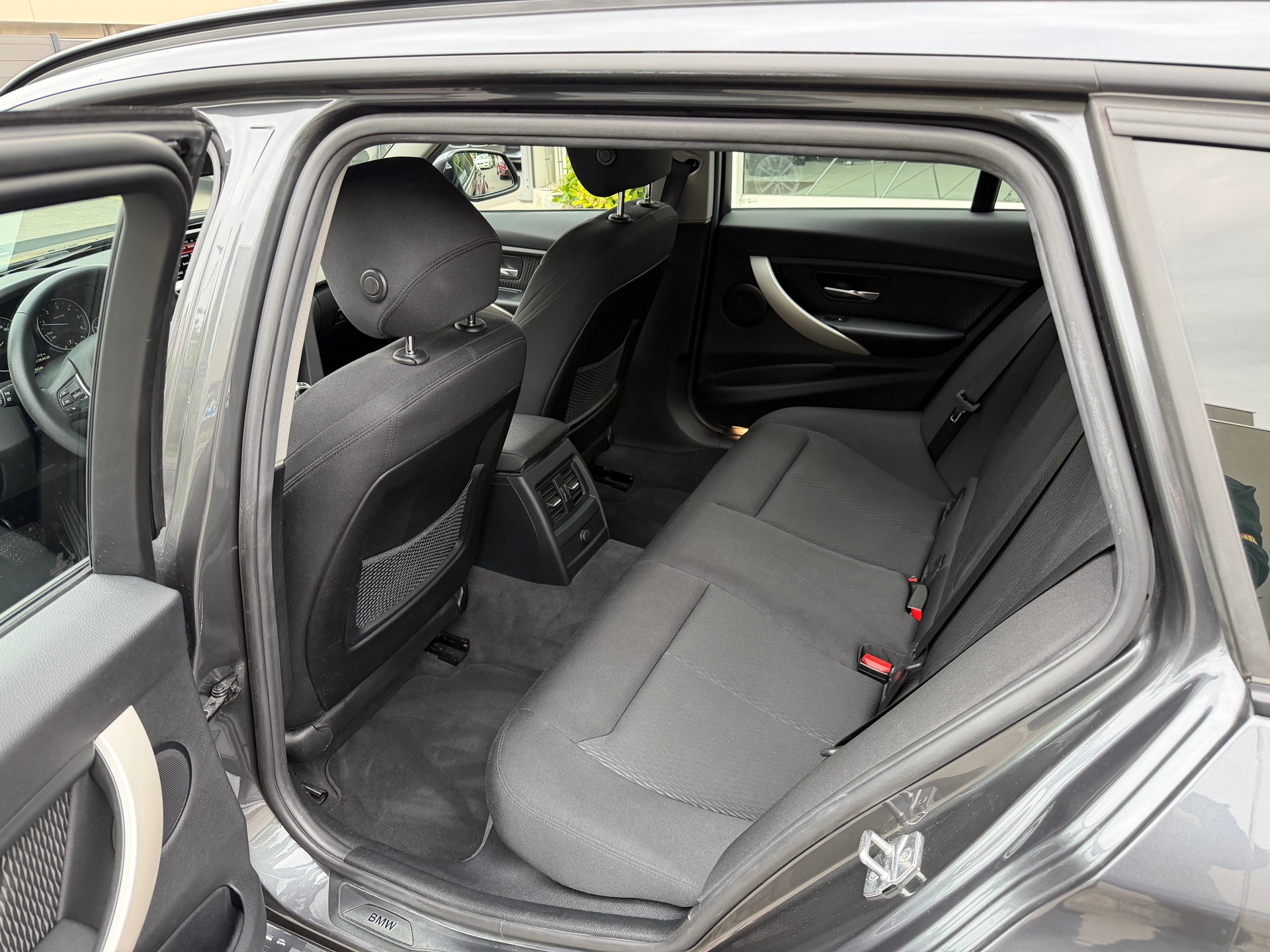 BMW 320d xDrive Touring Steptronic-image-6