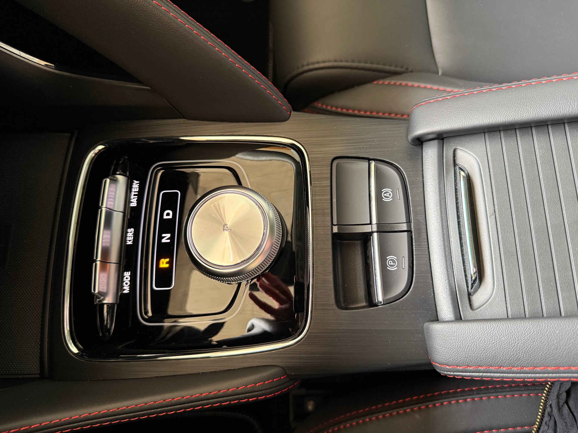 MG ZS EV 70kWh Luxury-image-7