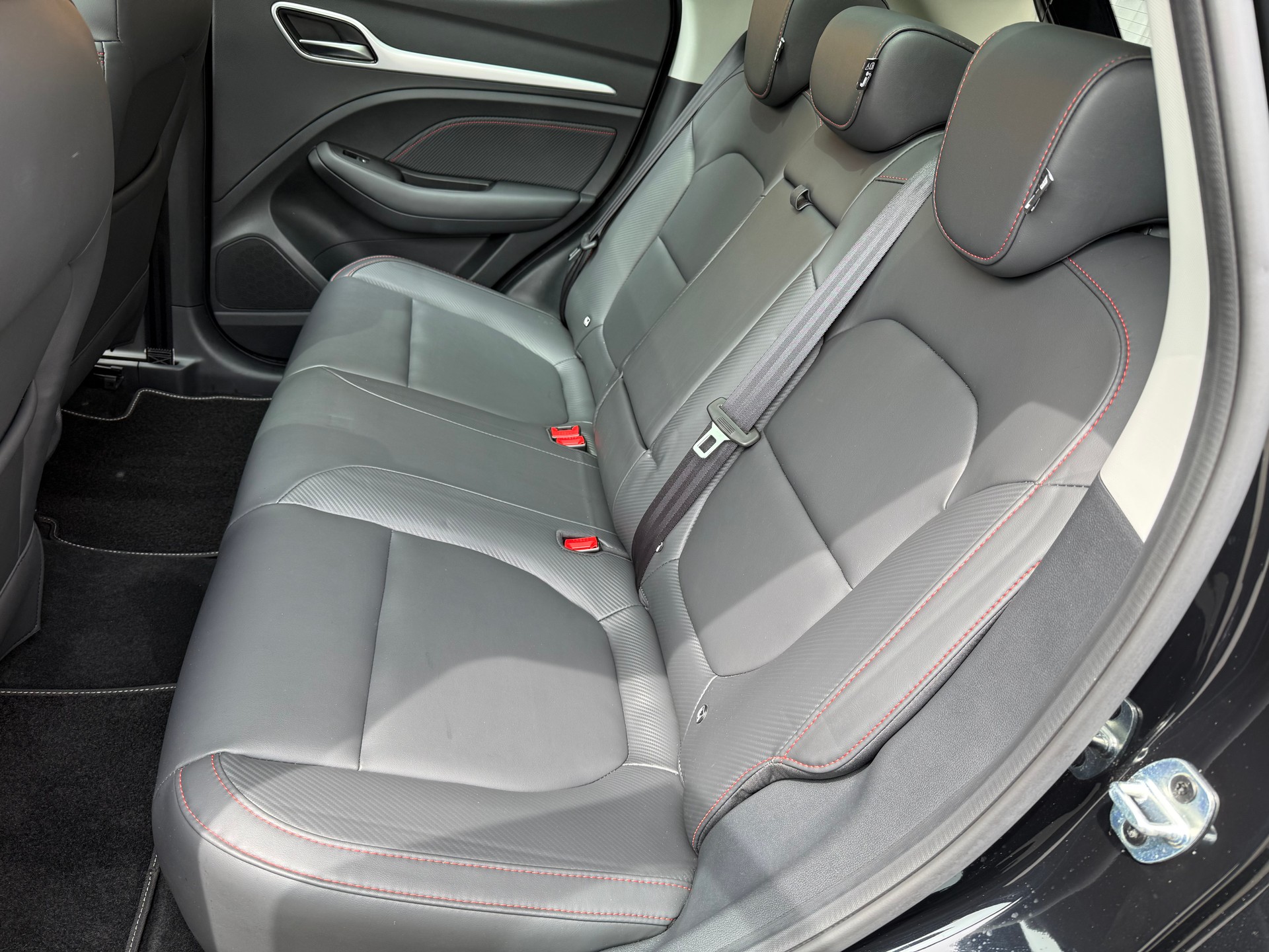 MG ZS EV 70kWh Luxury-image-9