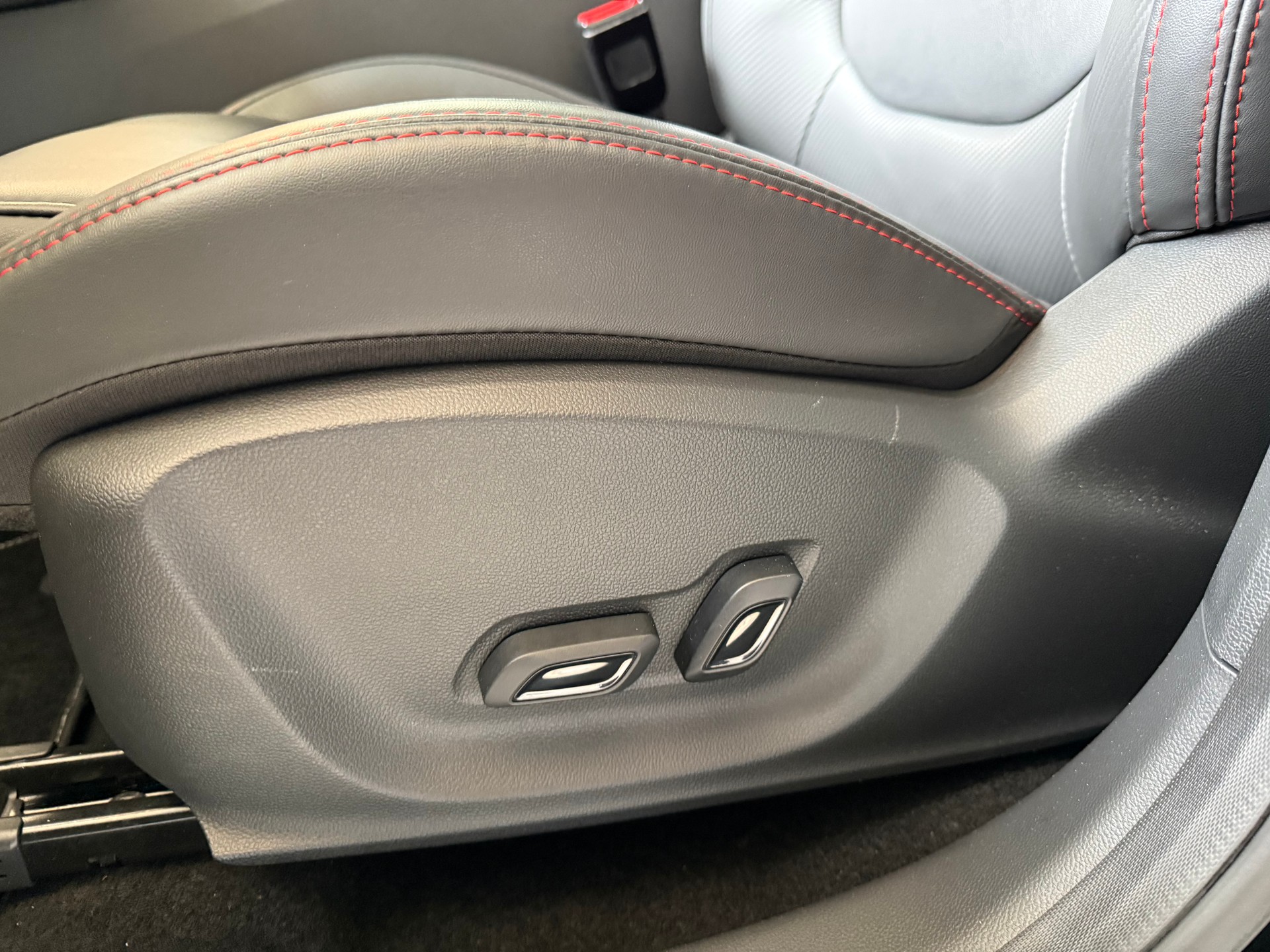MG ZS EV 70kWh Luxury-image-5