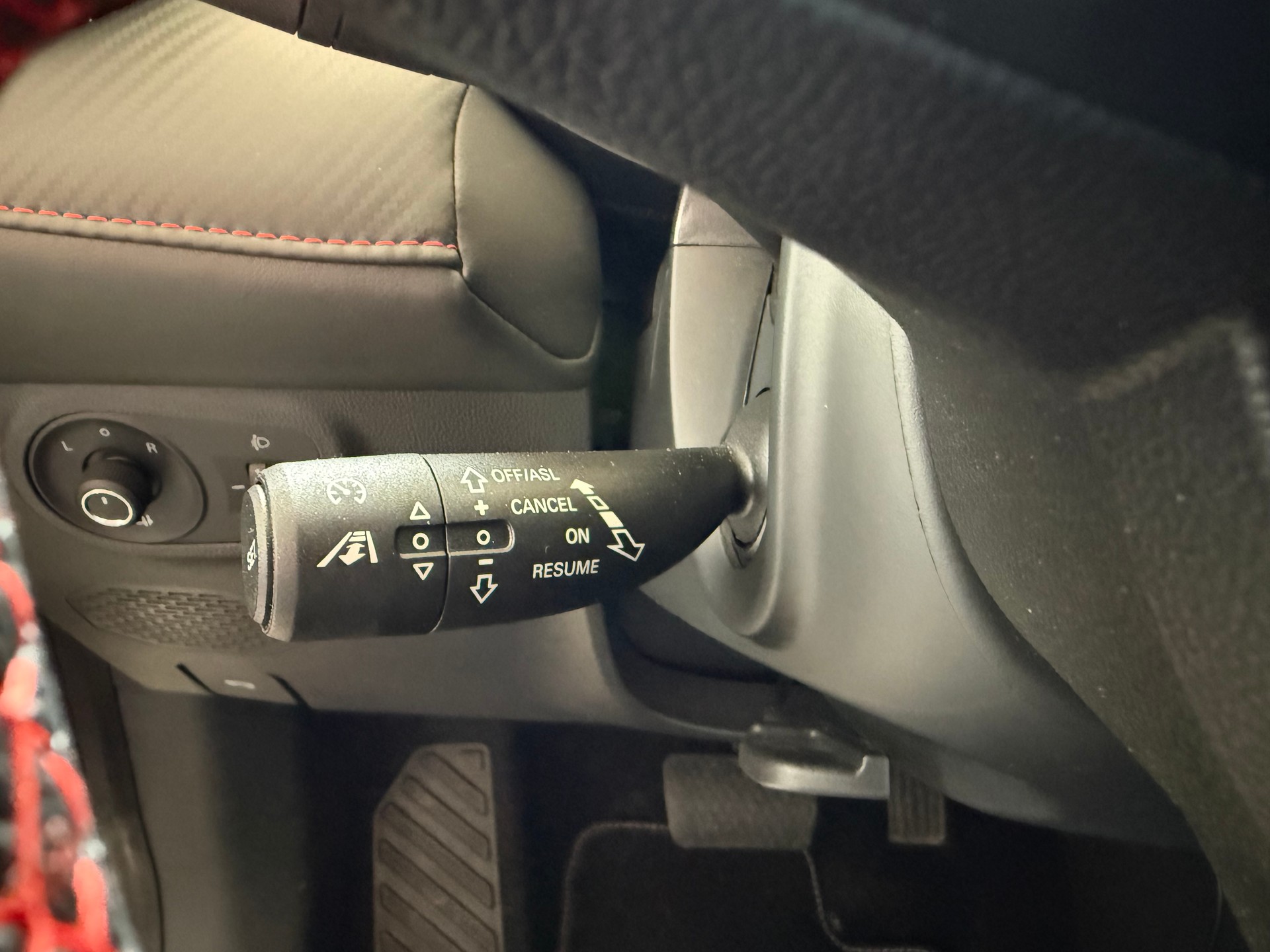 MG ZS EV 70kWh Luxury-image-4