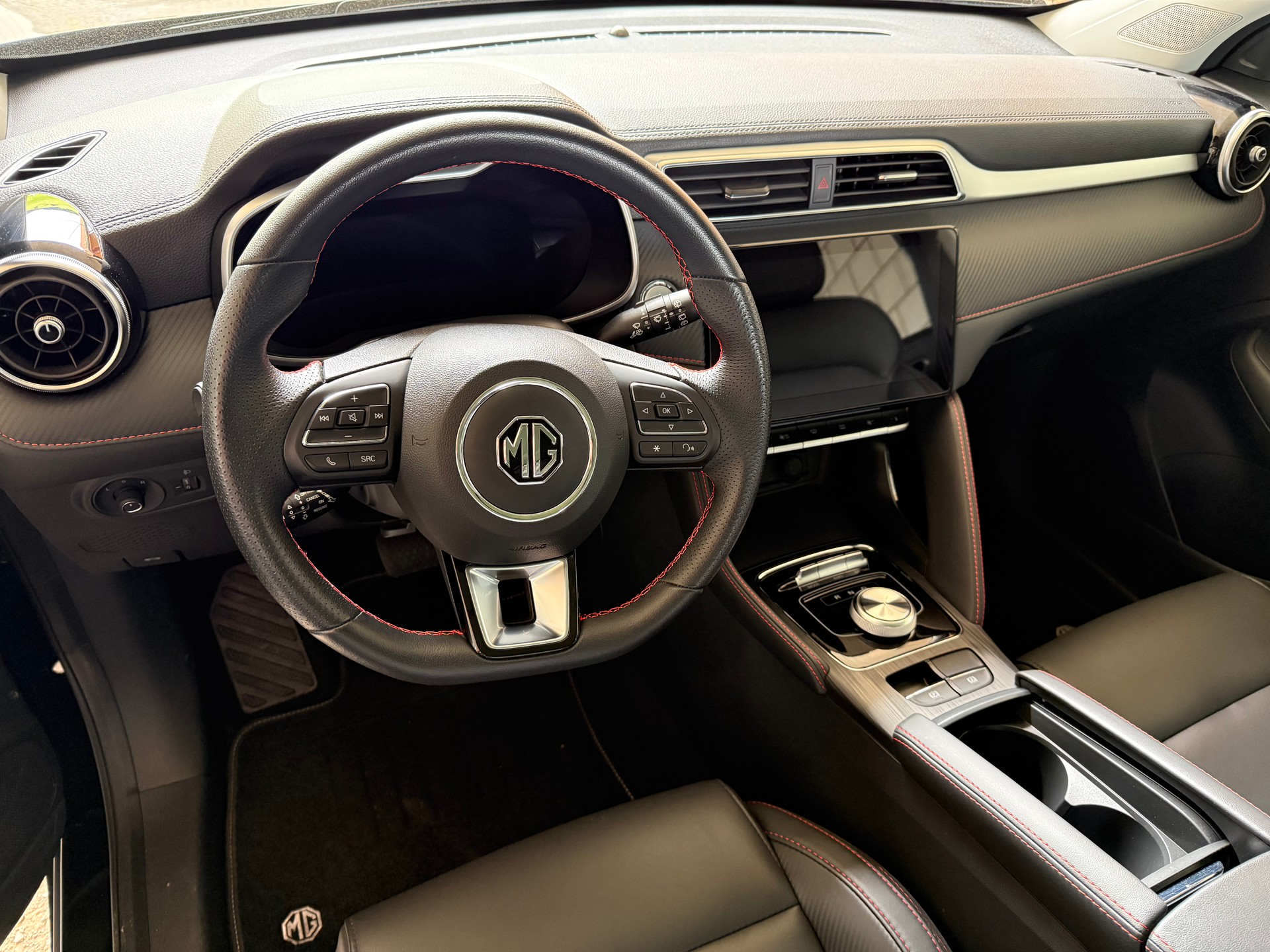 MG ZS EV 70kWh Luxury-image-2