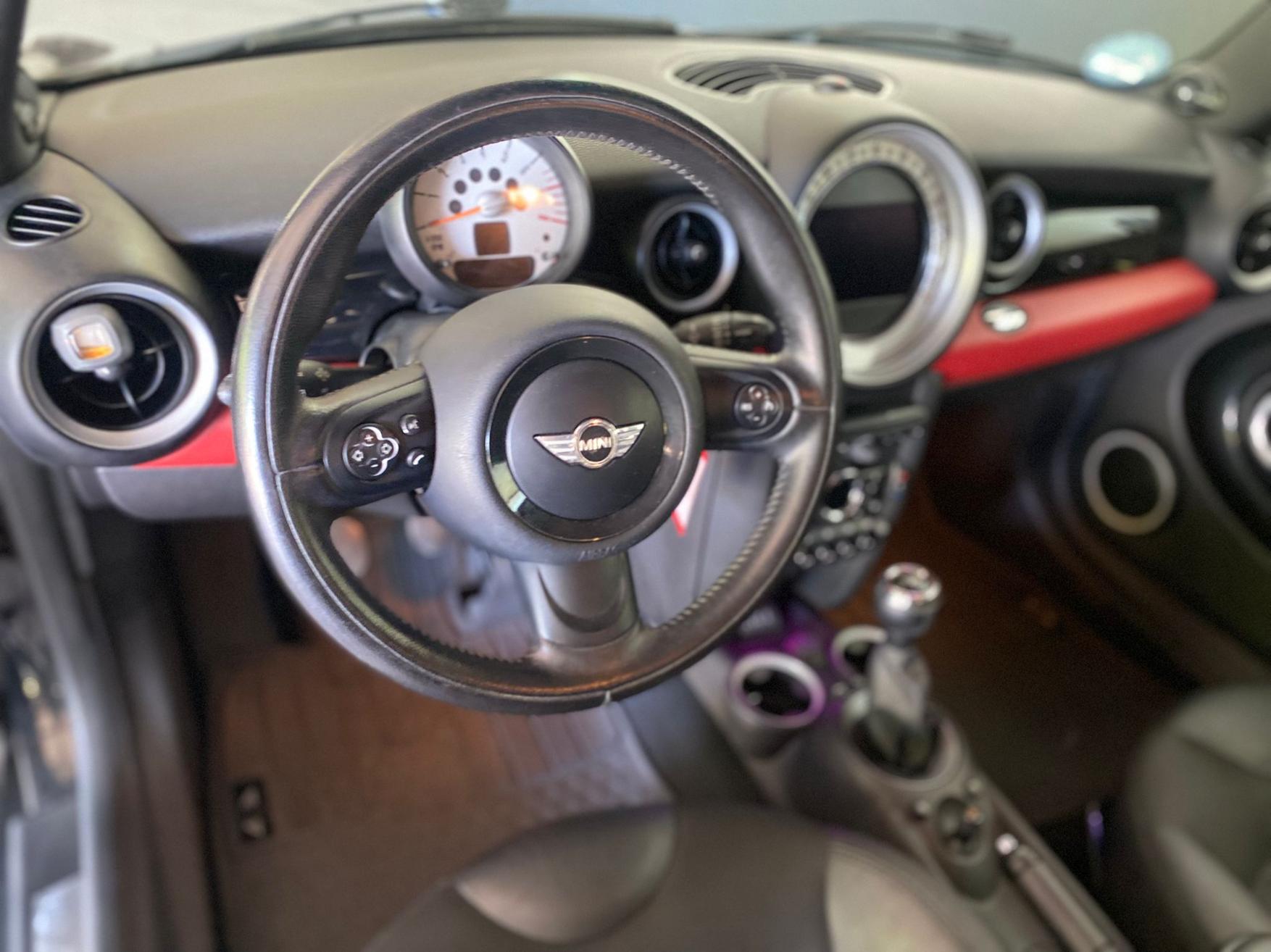 MINI Mini R56 1.6i Cooper-image-11