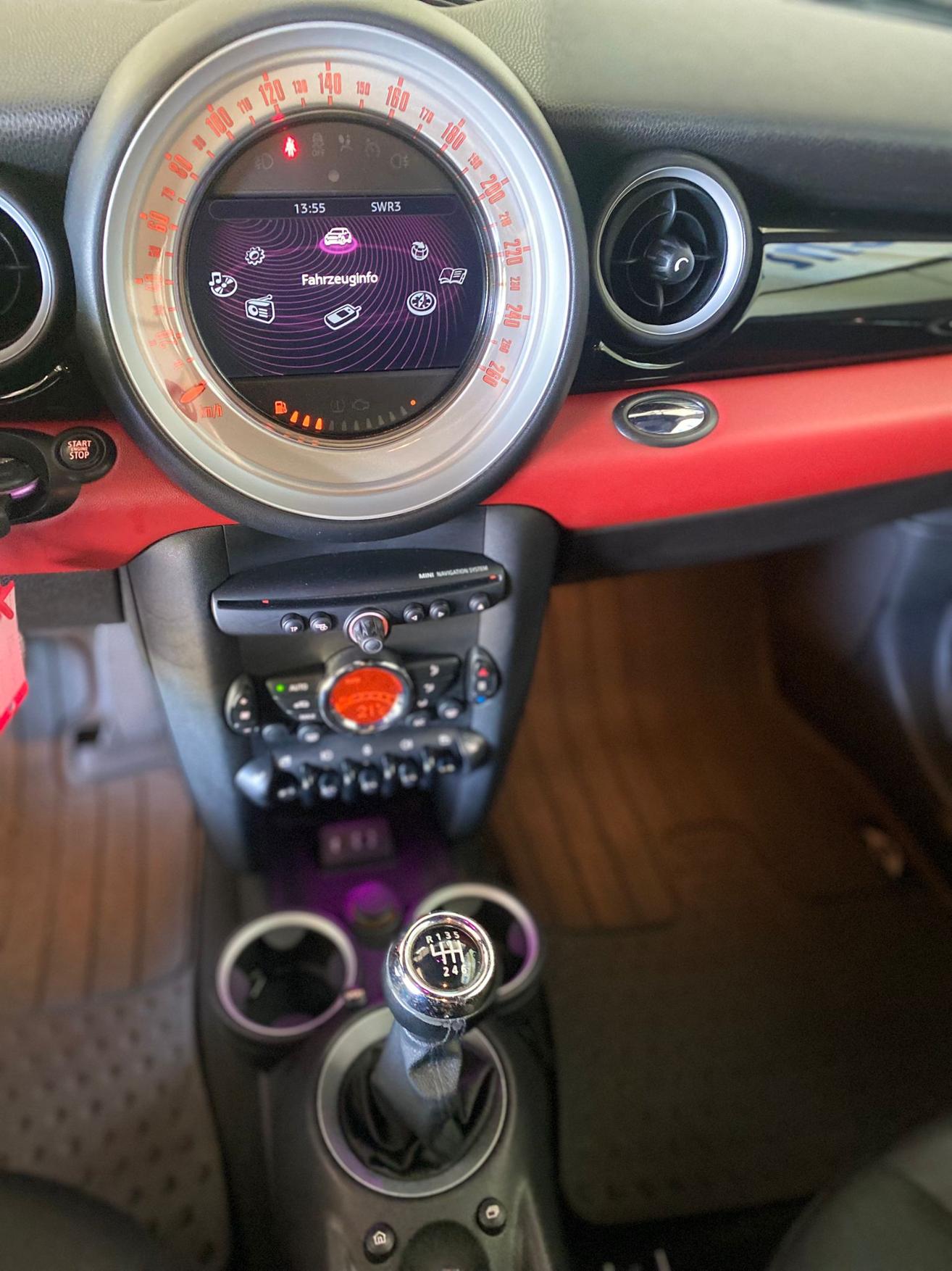 MINI Mini R56 1.6i Cooper-image-13
