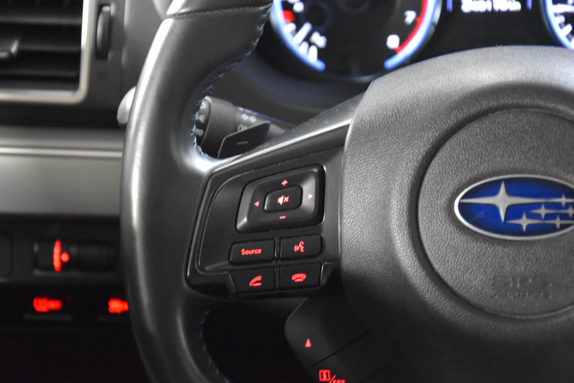 SUBARU Levorg 2.0i Luxury AWD Lineartronic-image-13