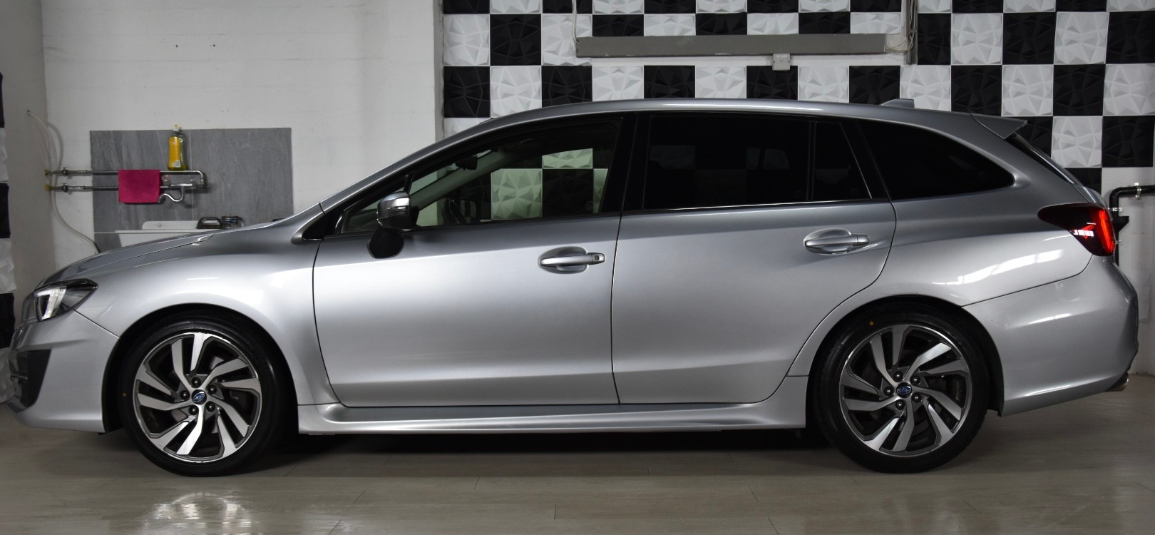 SUBARU Levorg 2.0i Luxury AWD Lineartronic-image-1
