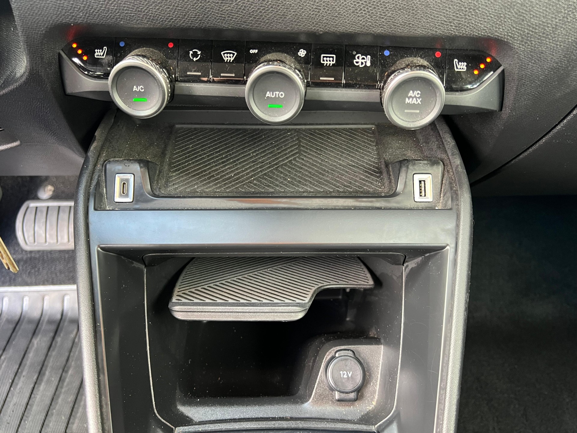 CITROEN e-C4 Swiss Edition-image-17
