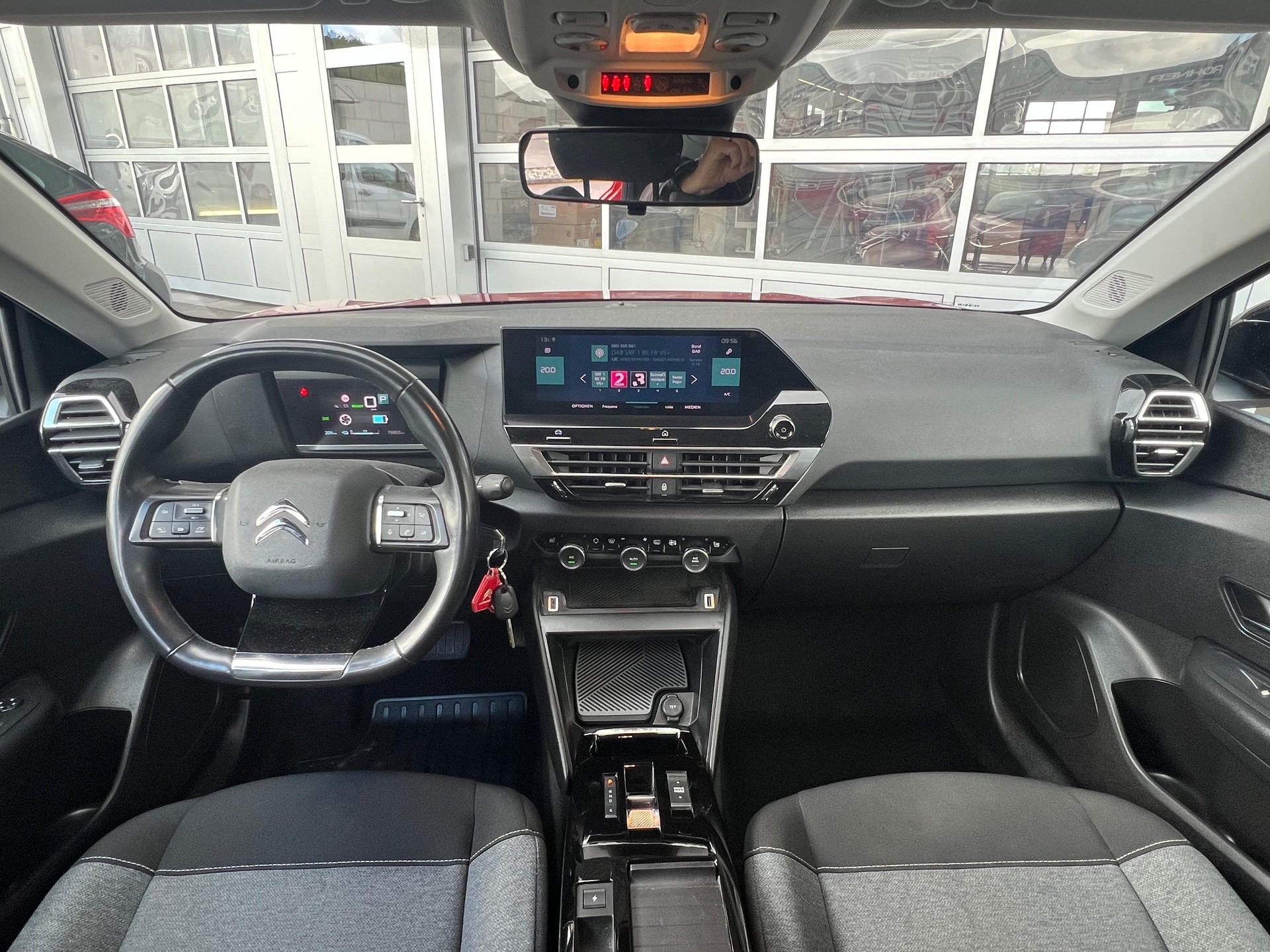 CITROEN e-C4 Swiss Edition-image-13