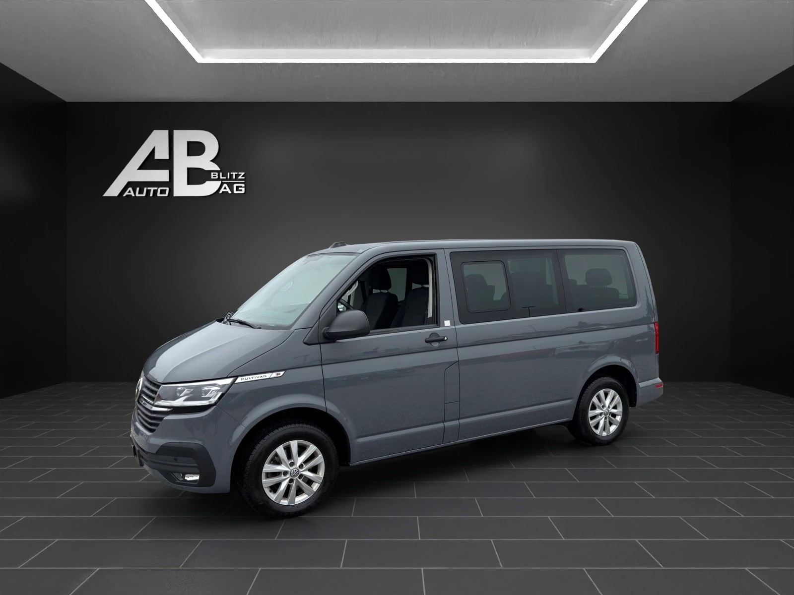 VW T6.1 Multivan 2.0 TDI Trendline Liberty DSG-showroom-element-1