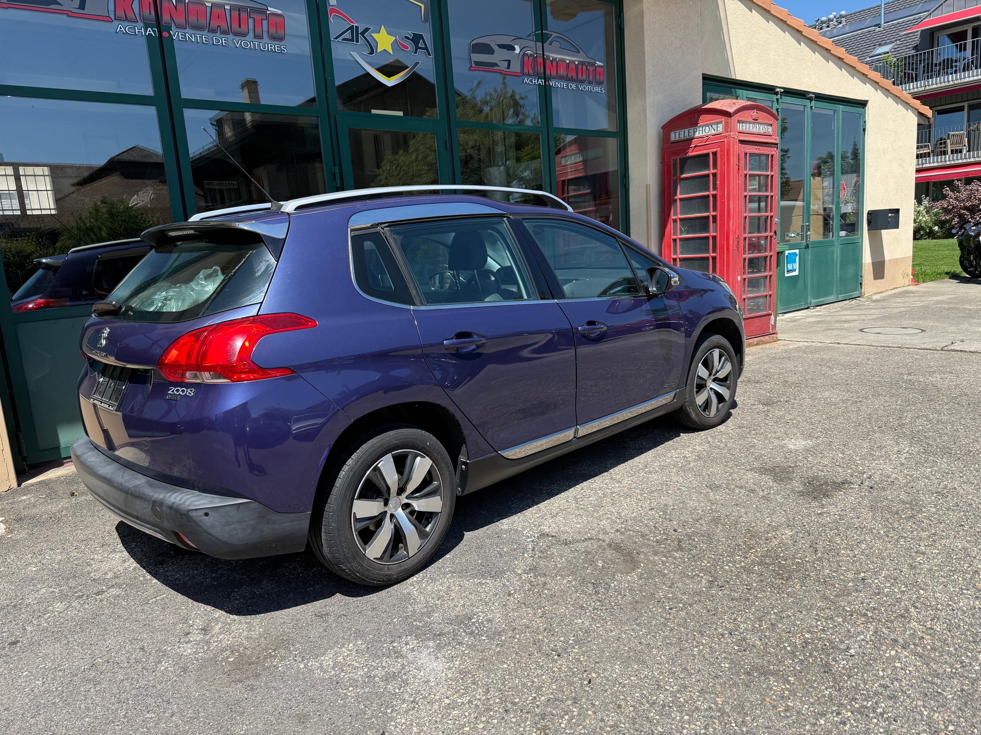 PEUGEOT 2008 1.2 PureTech Allure-showroom-element-1