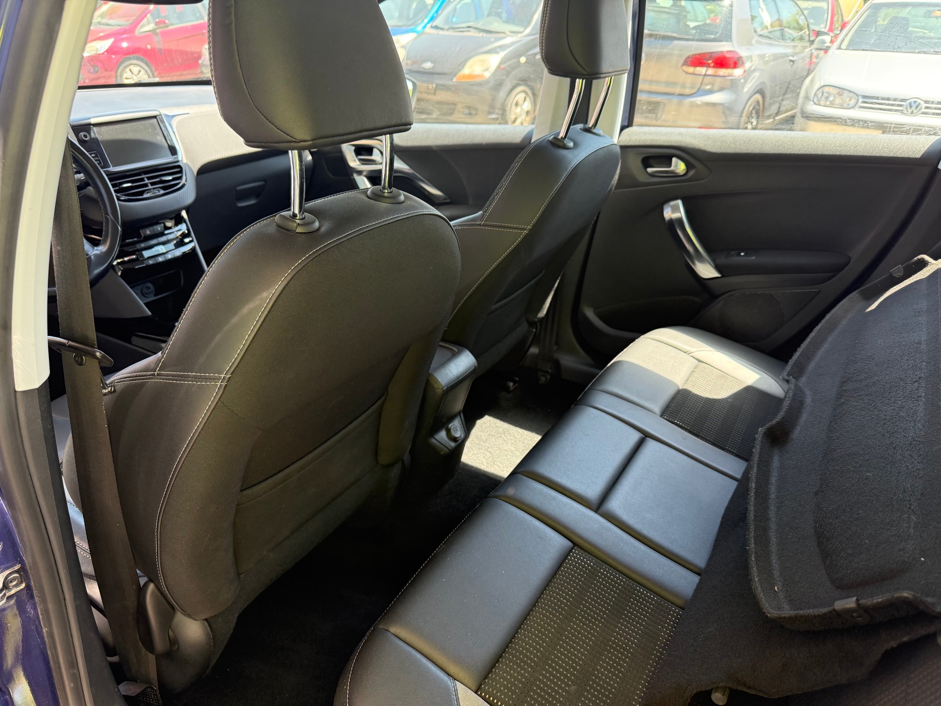 PEUGEOT 2008 1.2 PureTech Allure-image-5