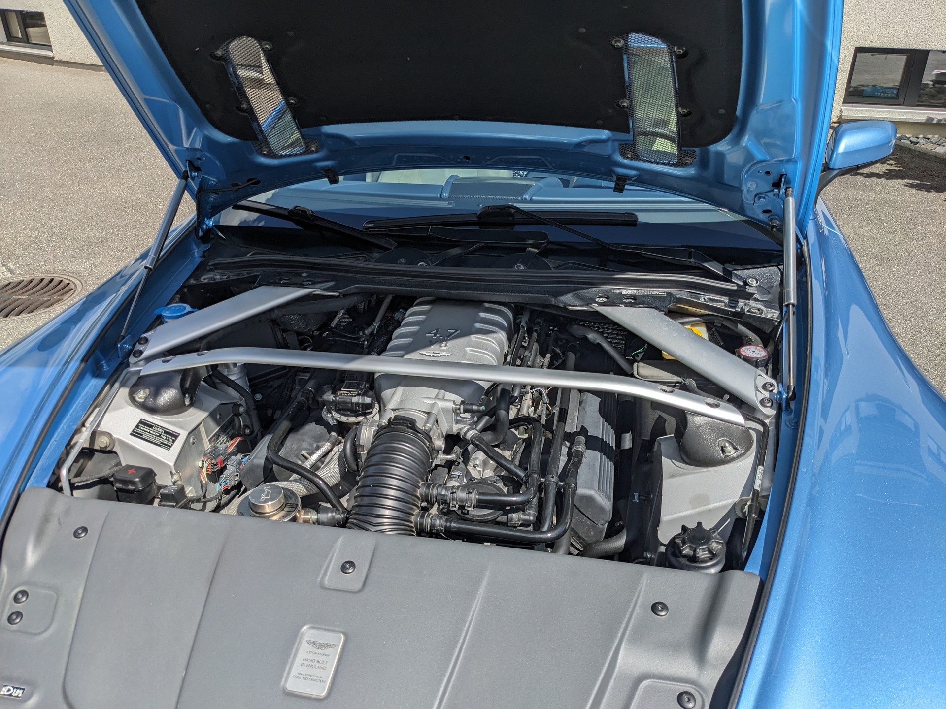 ASTON MARTIN V8 Vantage 4.7 Sportshift-image-13