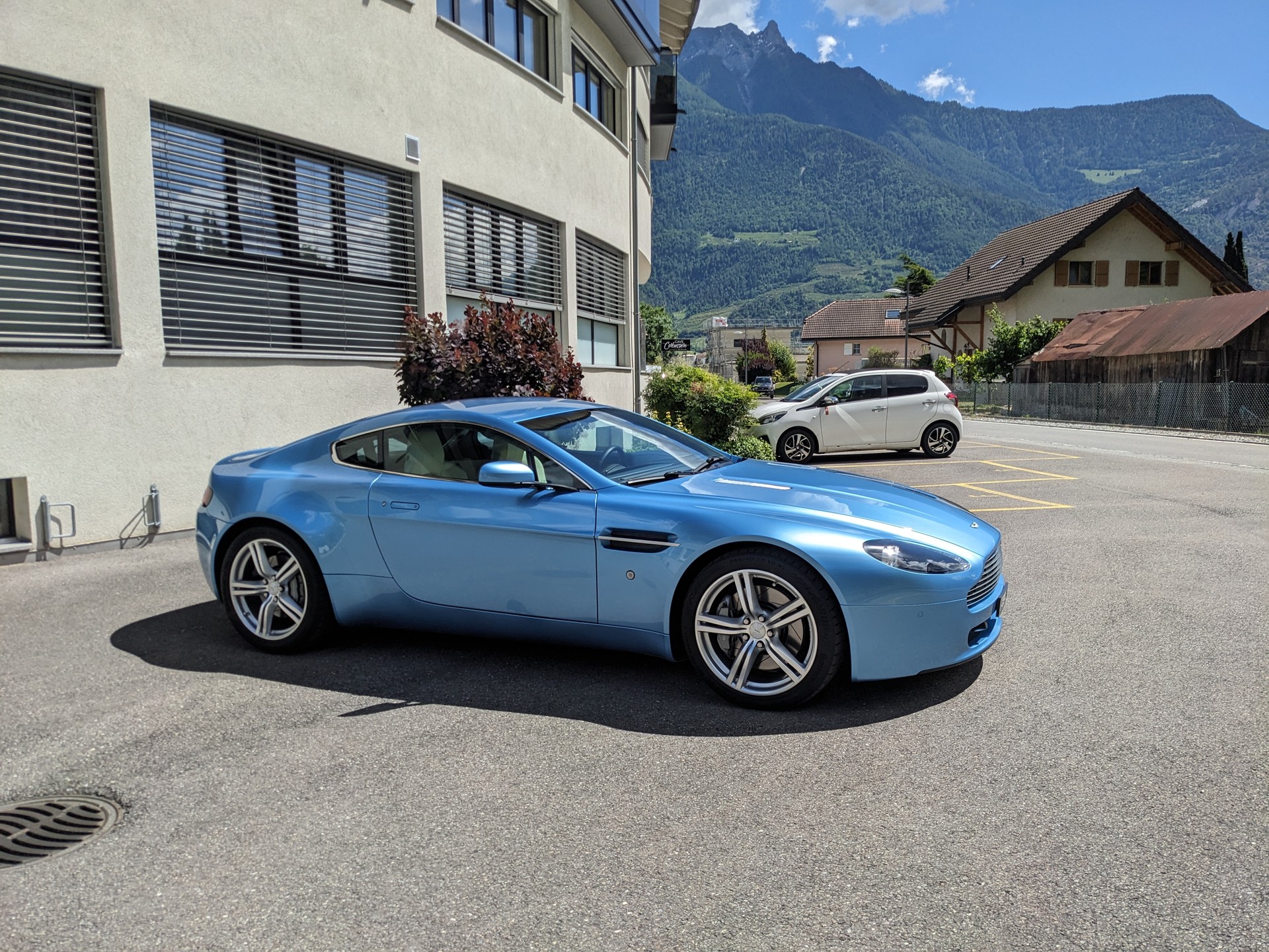 ASTON MARTIN V8 Vantage 4.7 Sportshift-image-5