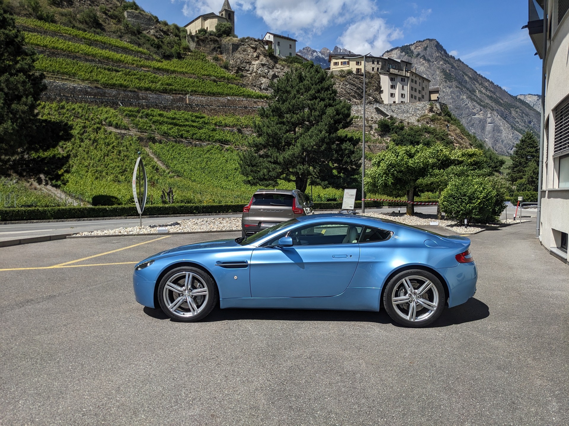 ASTON MARTIN V8 Vantage 4.7 Sportshift-image-1