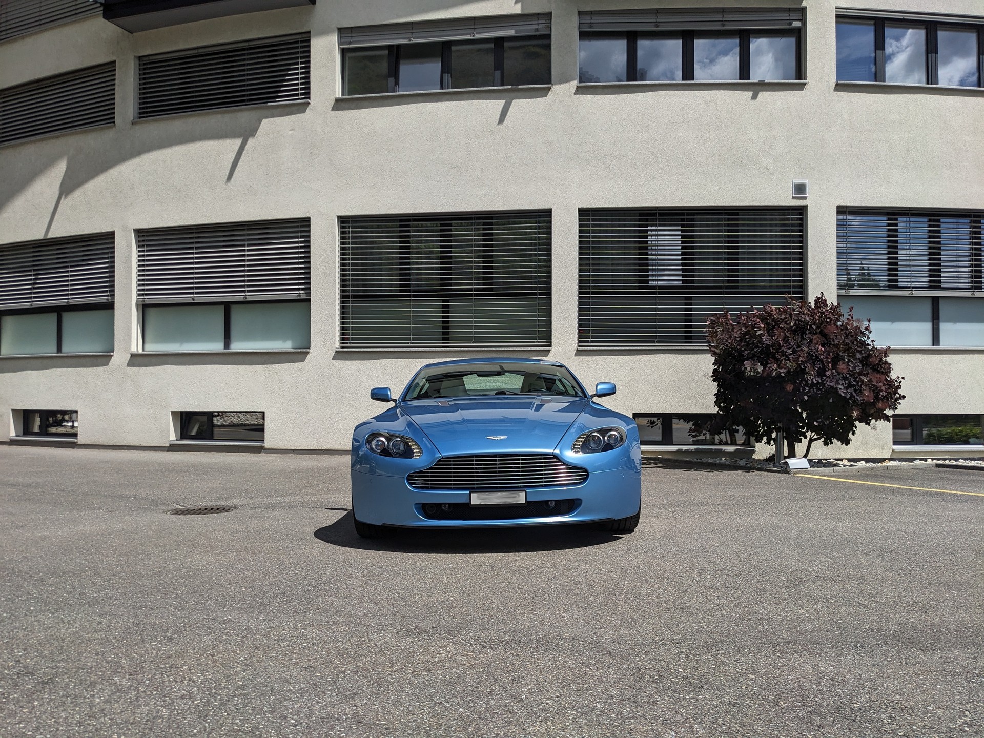 ASTON MARTIN V8 Vantage 4.7 Sportshift-image-6