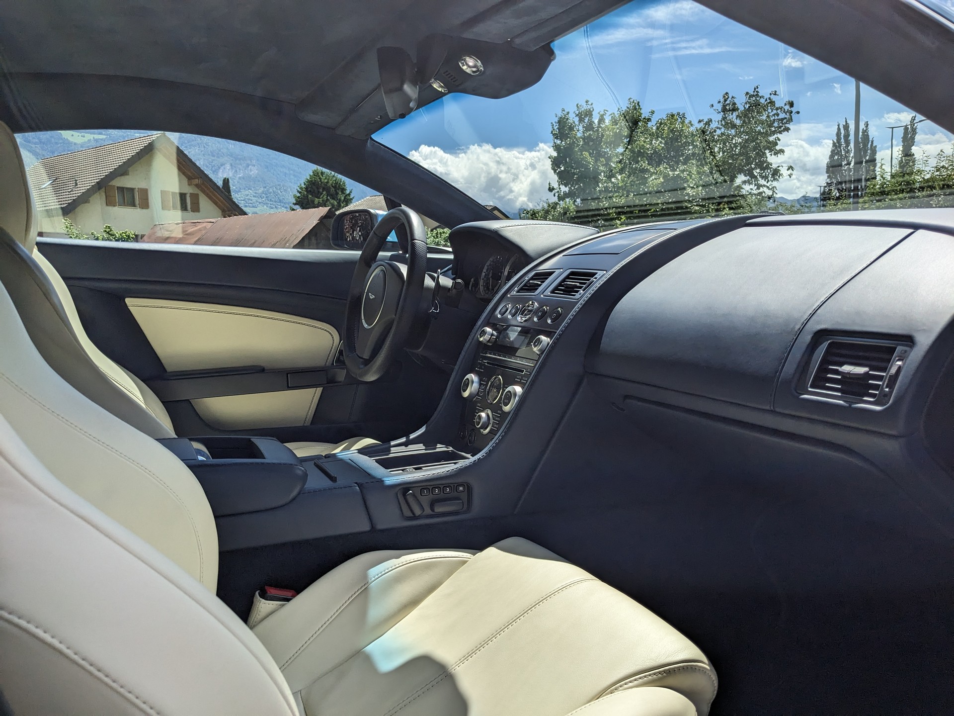 ASTON MARTIN V8 Vantage 4.7 Sportshift-image-12