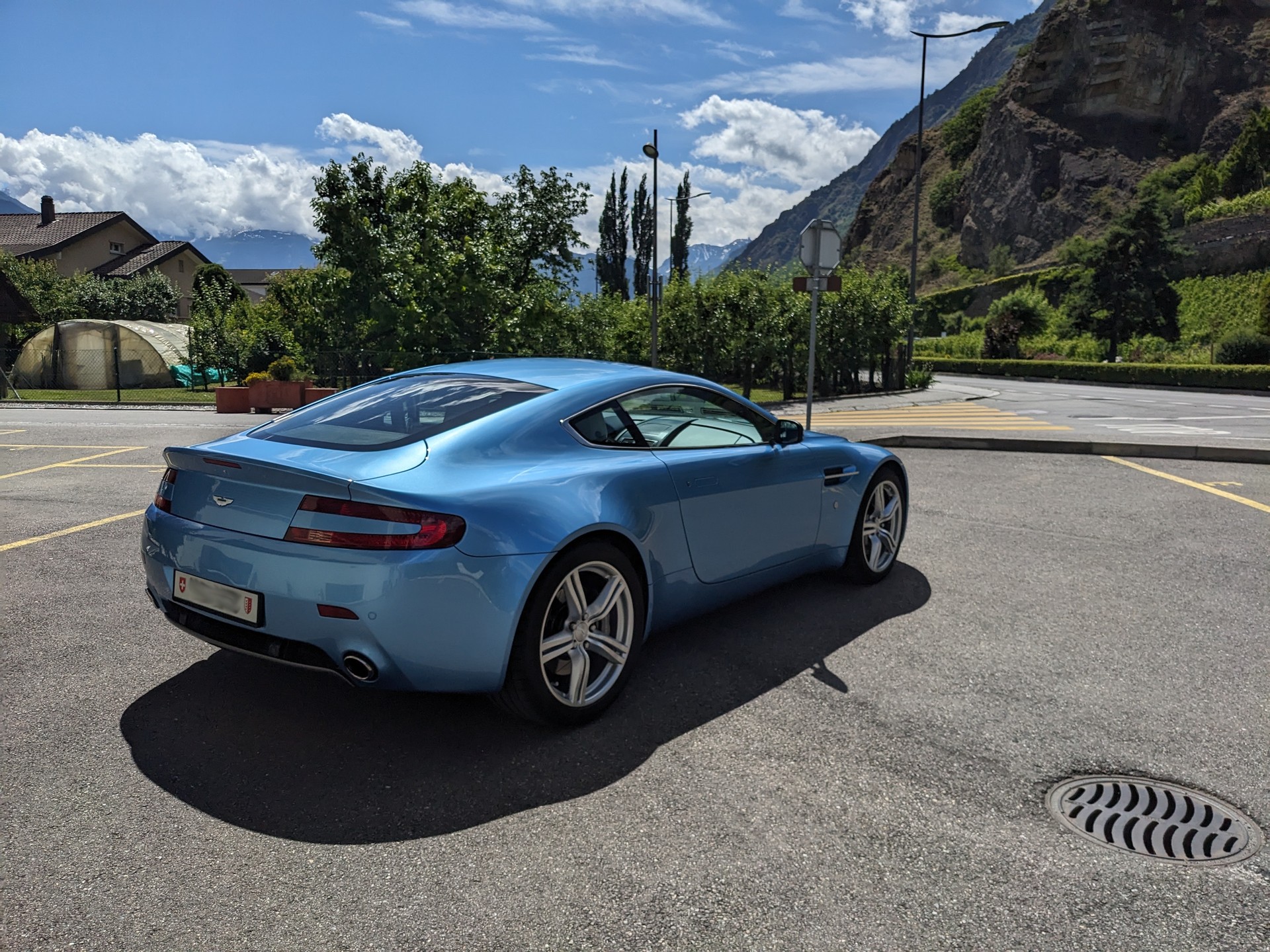 ASTON MARTIN V8 Vantage 4.7 Sportshift-image-4