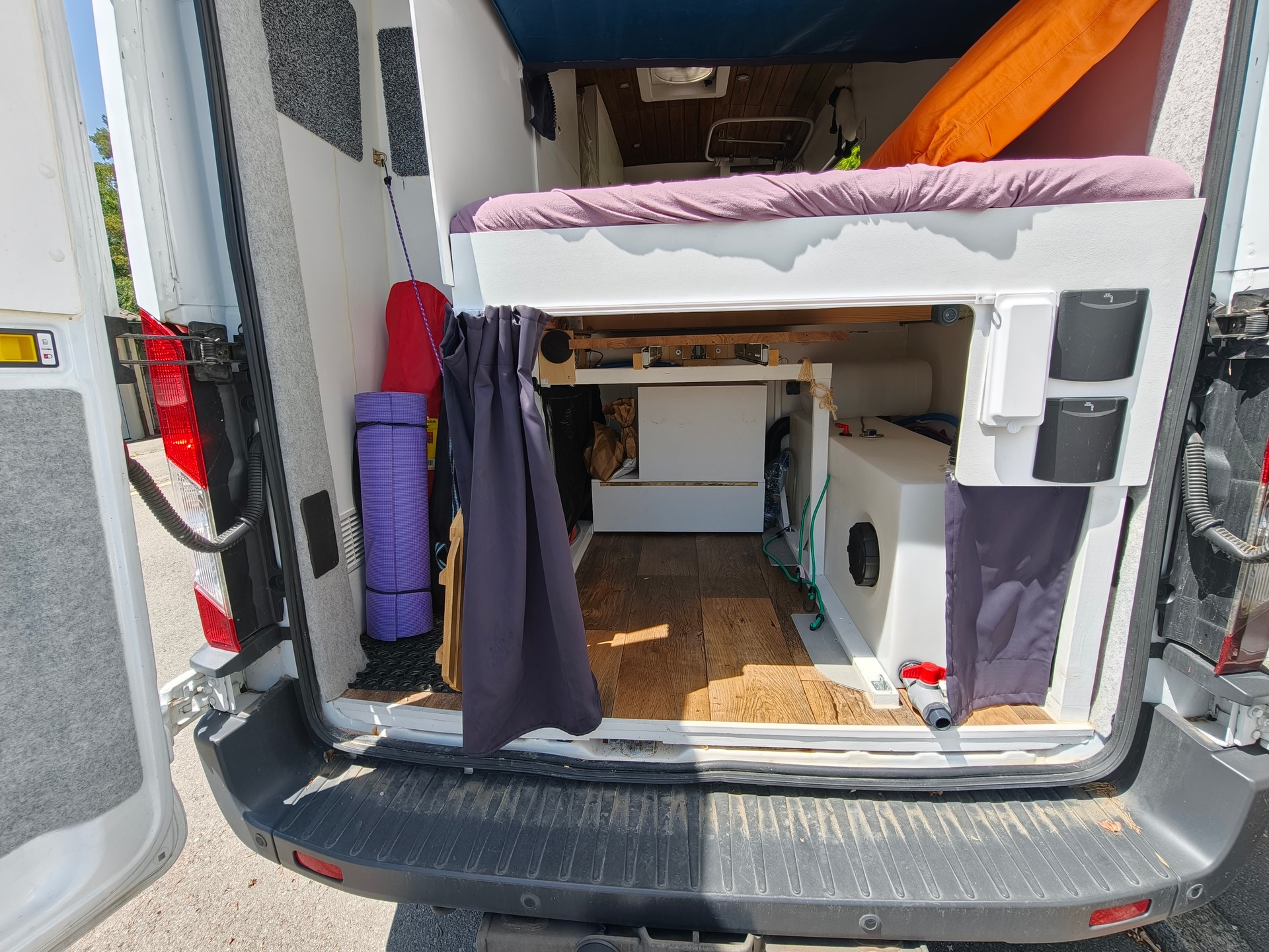 FORD Transit L2H3 Stealth Kitesurf&Family Camper 2.0 TDCi-image-13