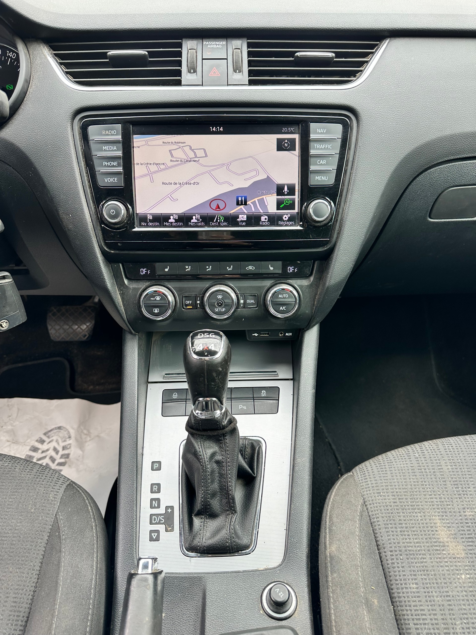 SKODA Octavia Combi 1.8 TSI Elegance 4x4 DSG-image-14