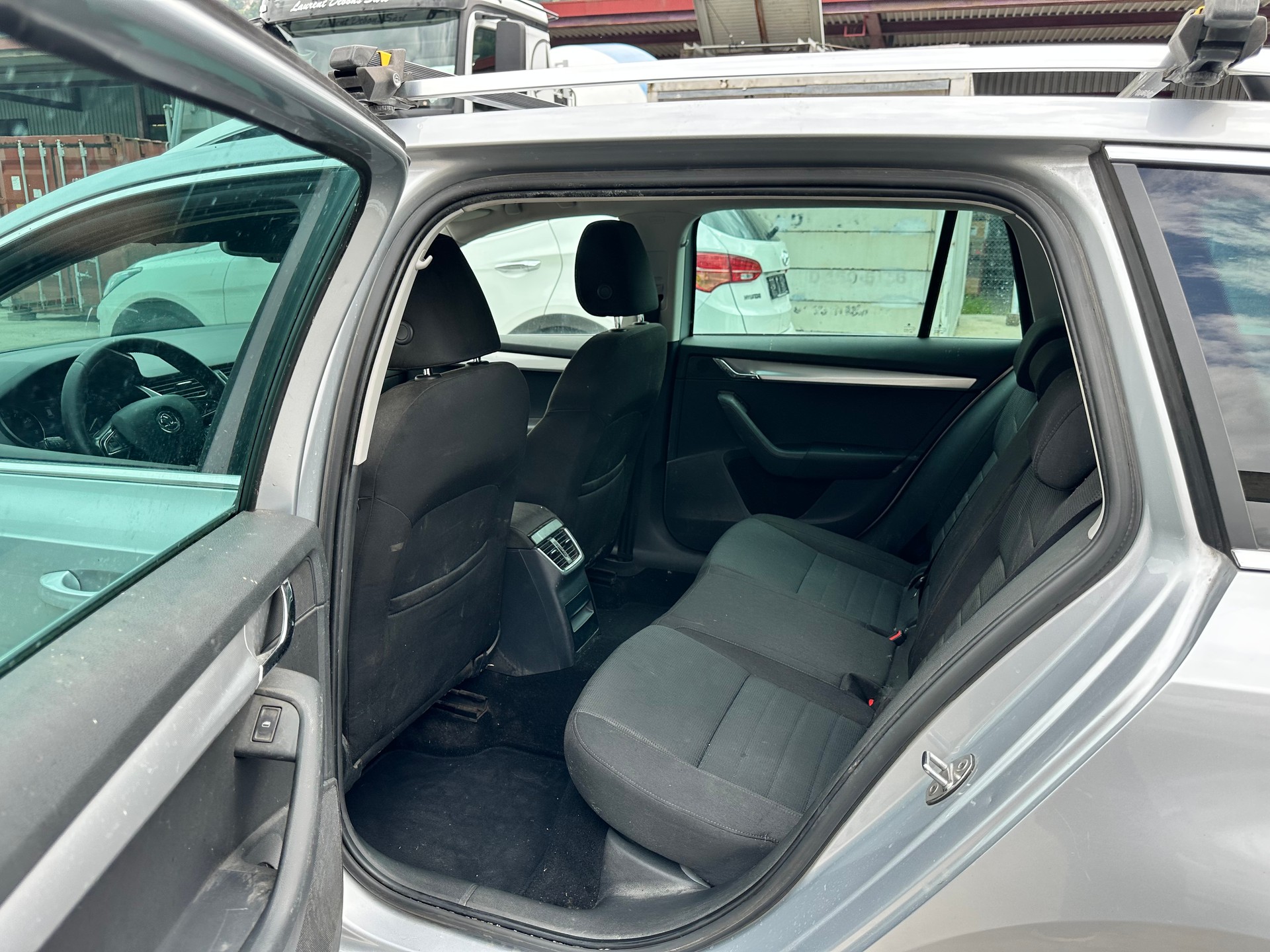 SKODA Octavia Combi 1.8 TSI Elegance 4x4 DSG-image-15
