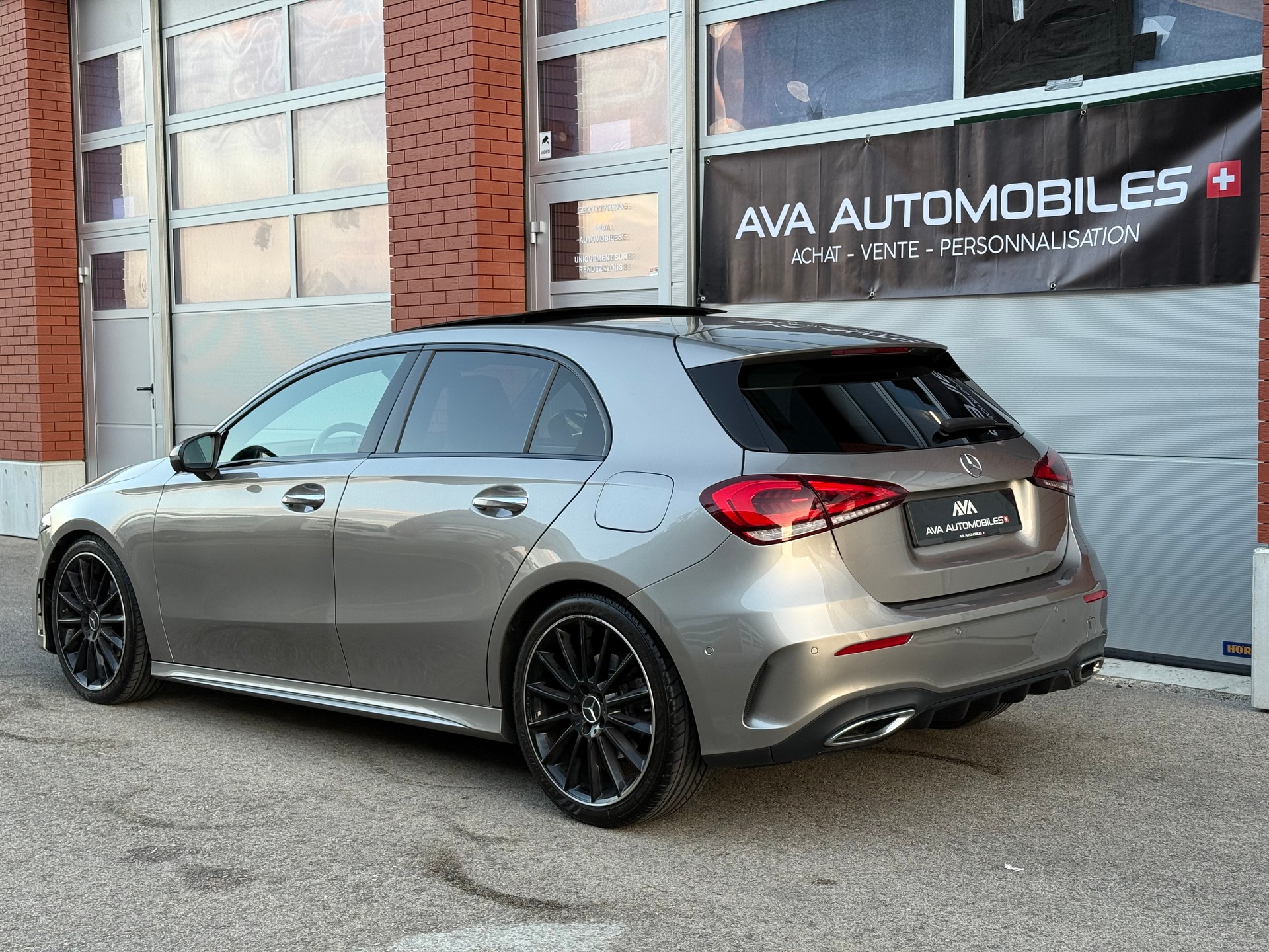 MERCEDES-BENZ A 200 AMG Line 7G-DCT-image-4