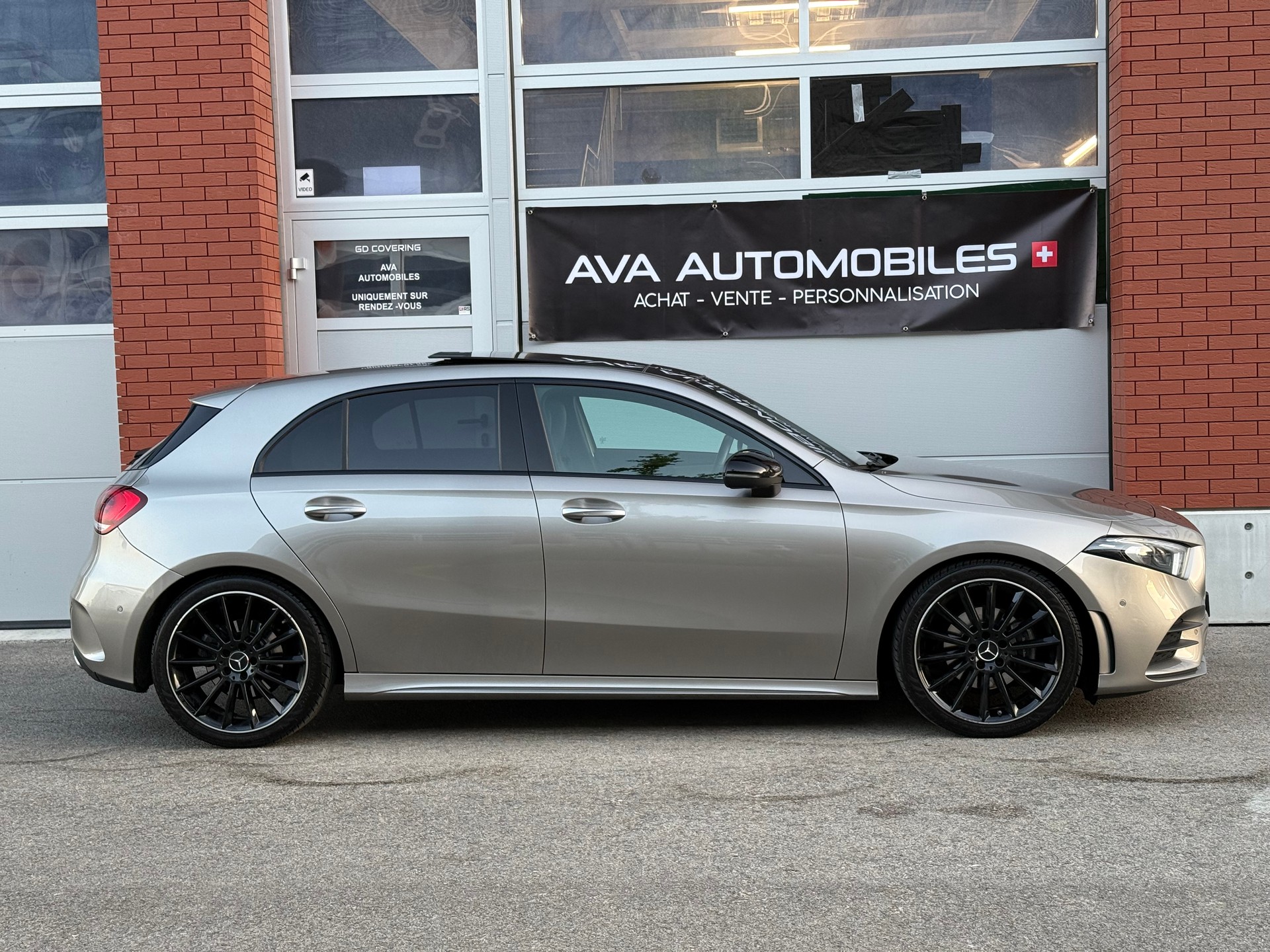 MERCEDES-BENZ A 200 AMG Line 7G-DCT-image-9